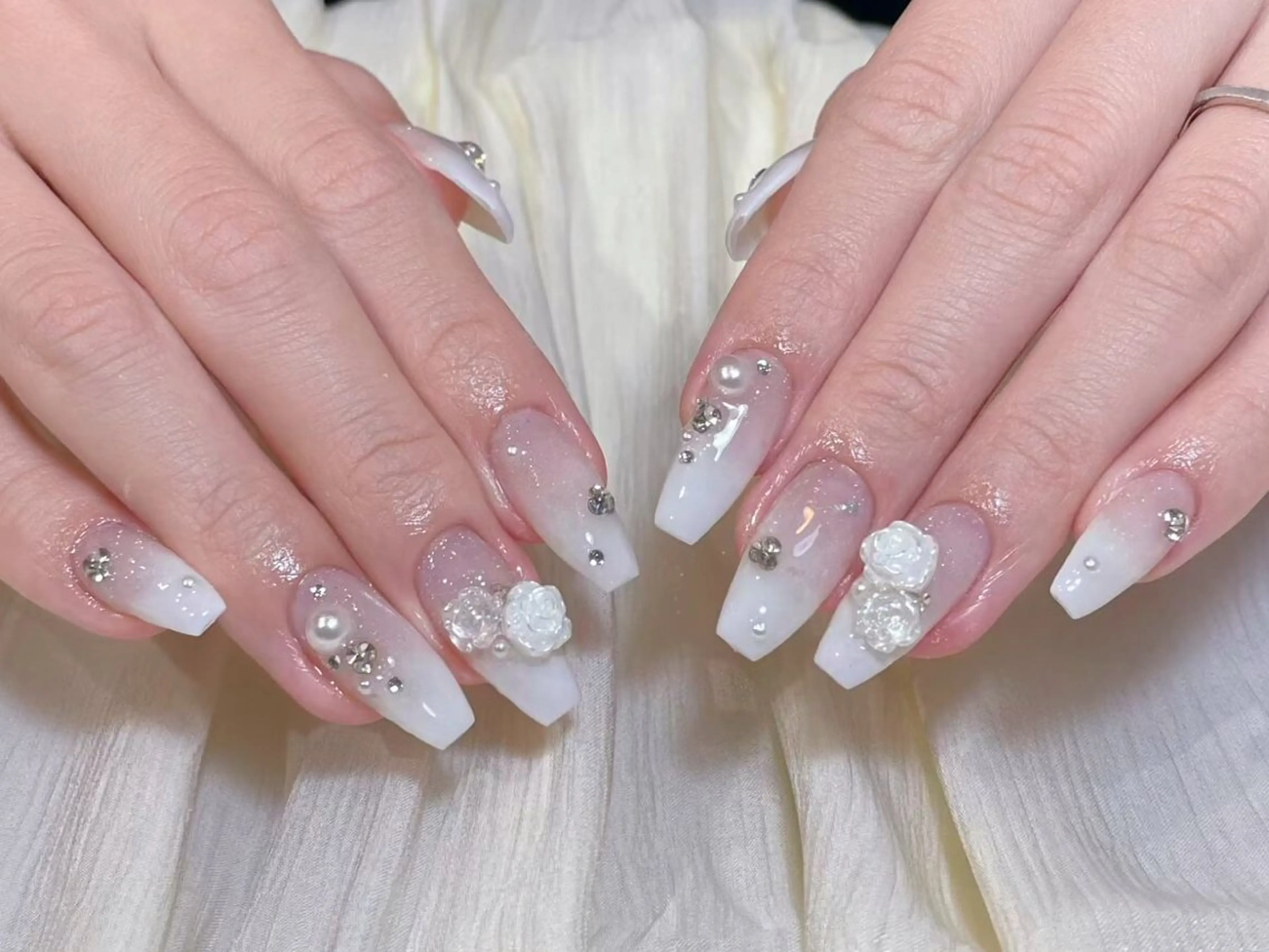 ネイル アートネイル オーロラネイル ガーリー キラキラネイル 韓国ネイル ハンドネイル 3_Leah_ Nailのネイルデザイン