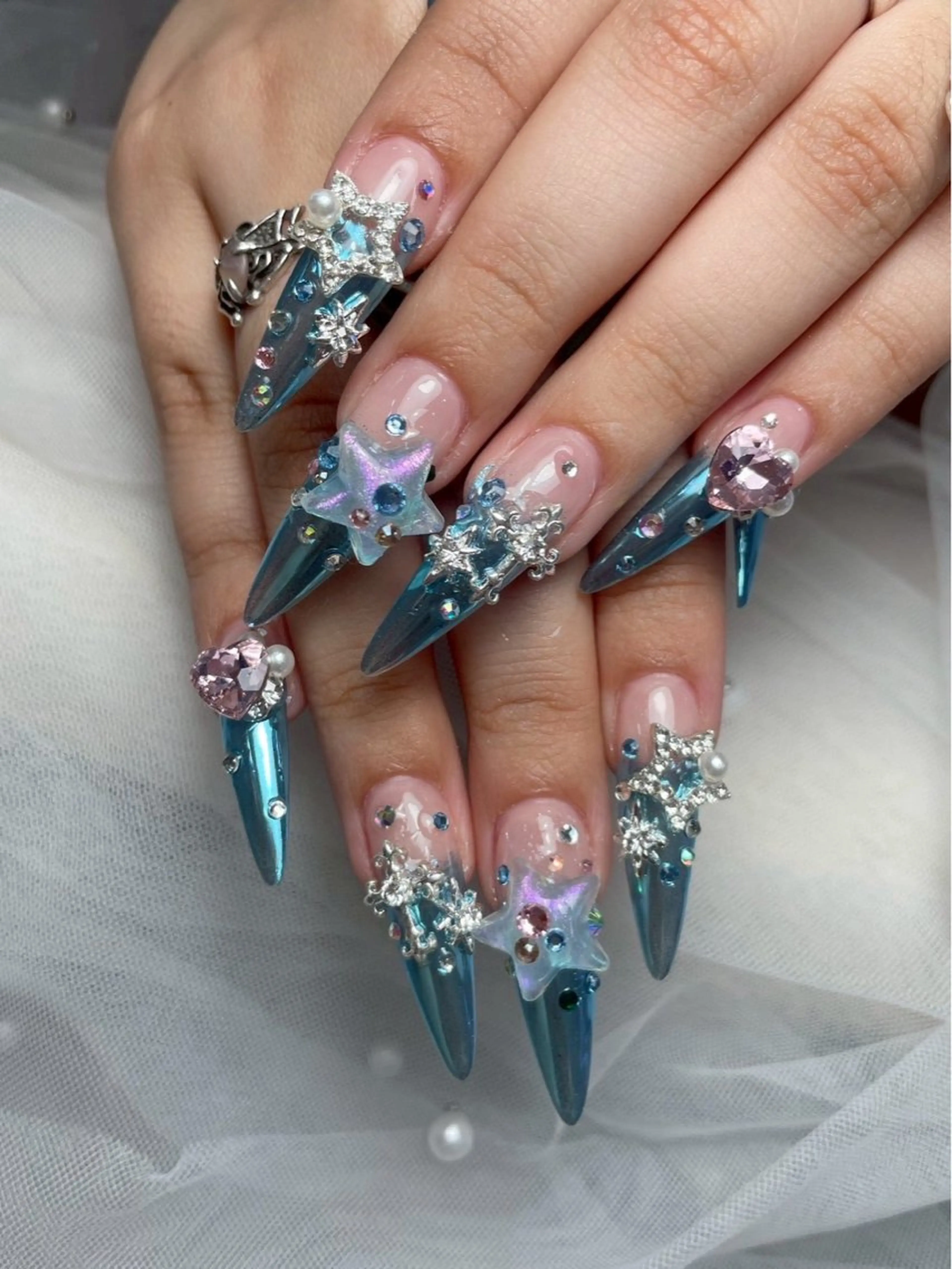 ネイル アートネイル オーロラネイル チークネイル 長さ出し フットネイル ハンドネイル ハンドケア Mio_ Noiranailのネイルデザイン