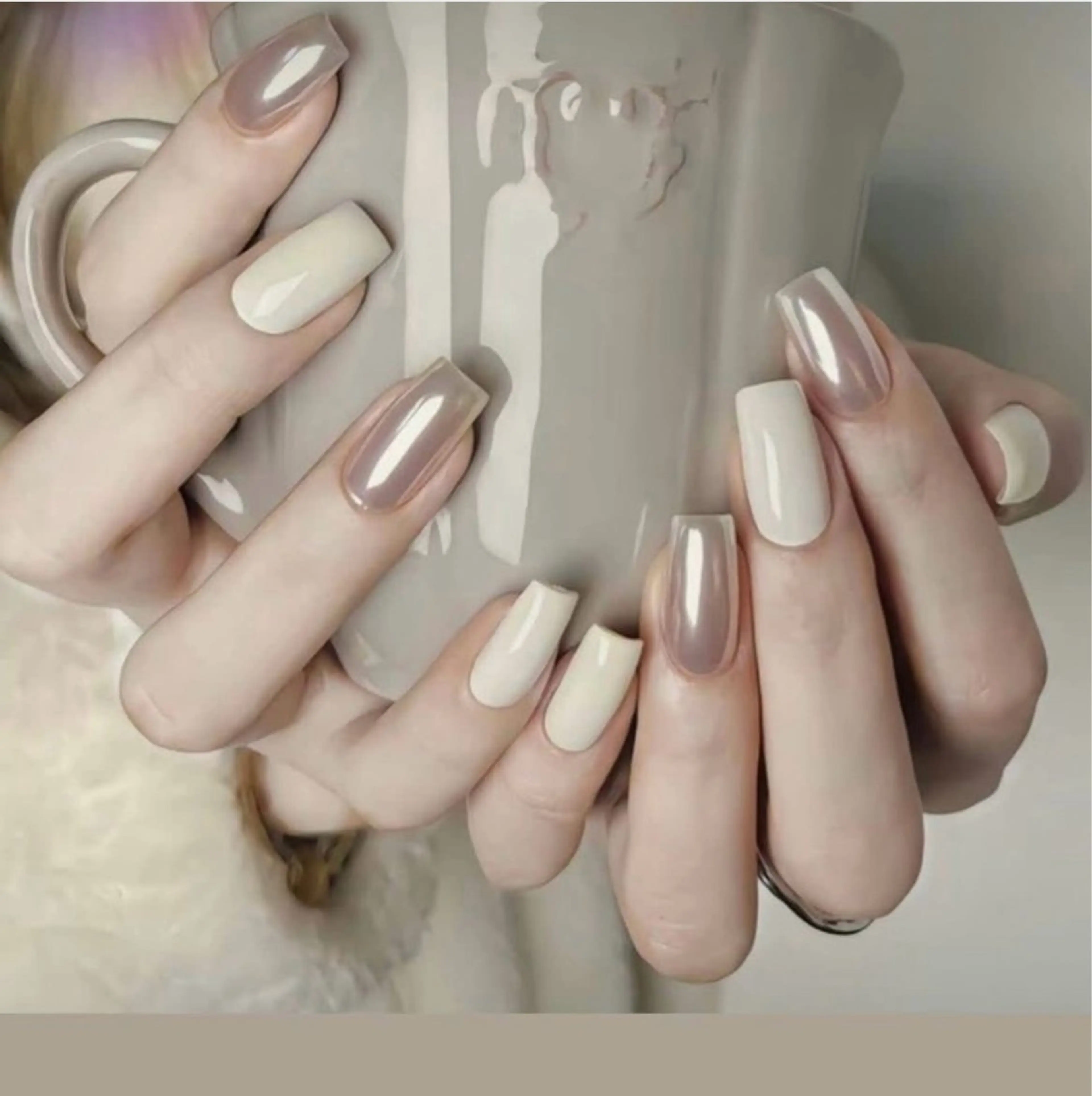 ミラー・オーロラネイルの写真