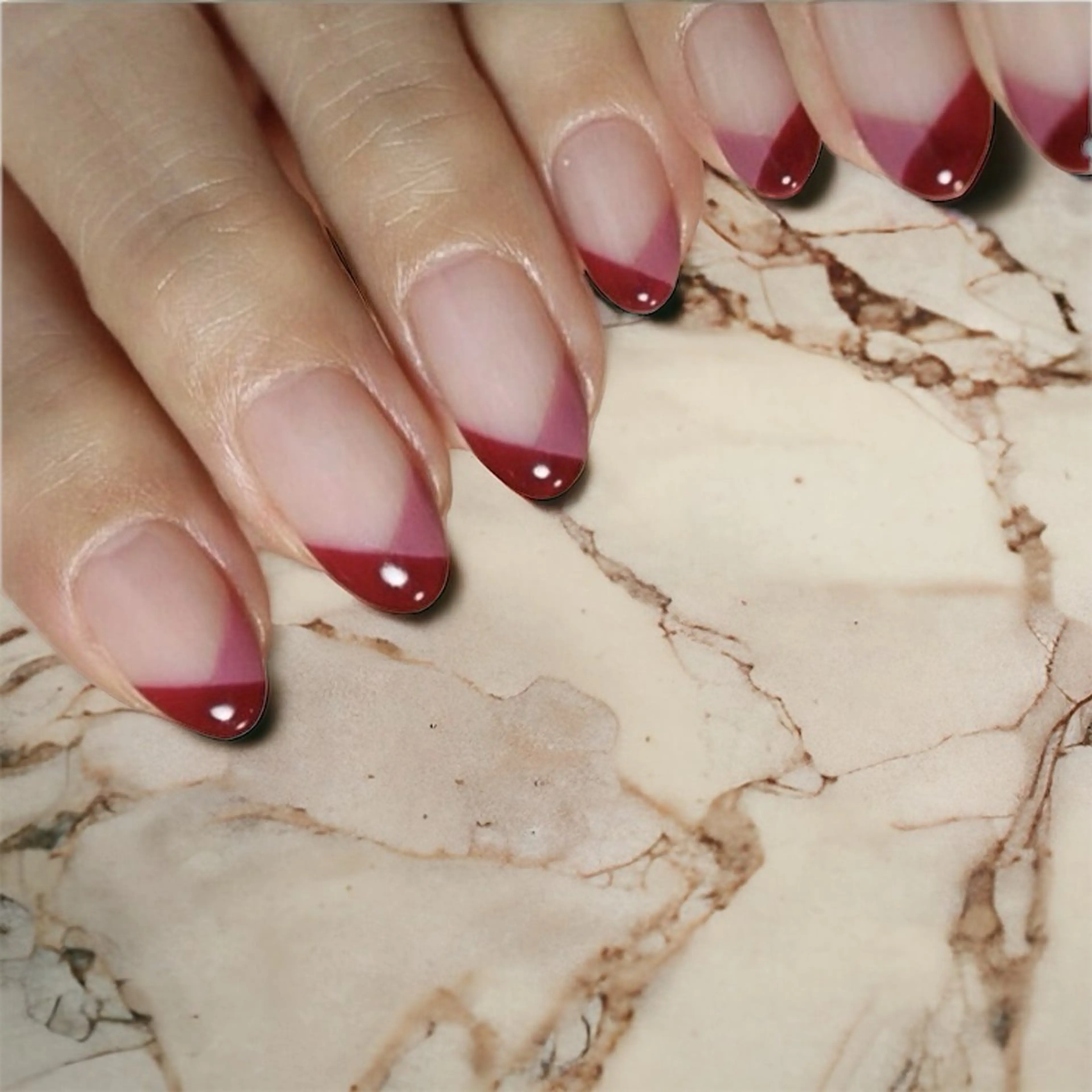 スタイリッシュな指先❇️ななめフレンチ❇️ダブルの写真