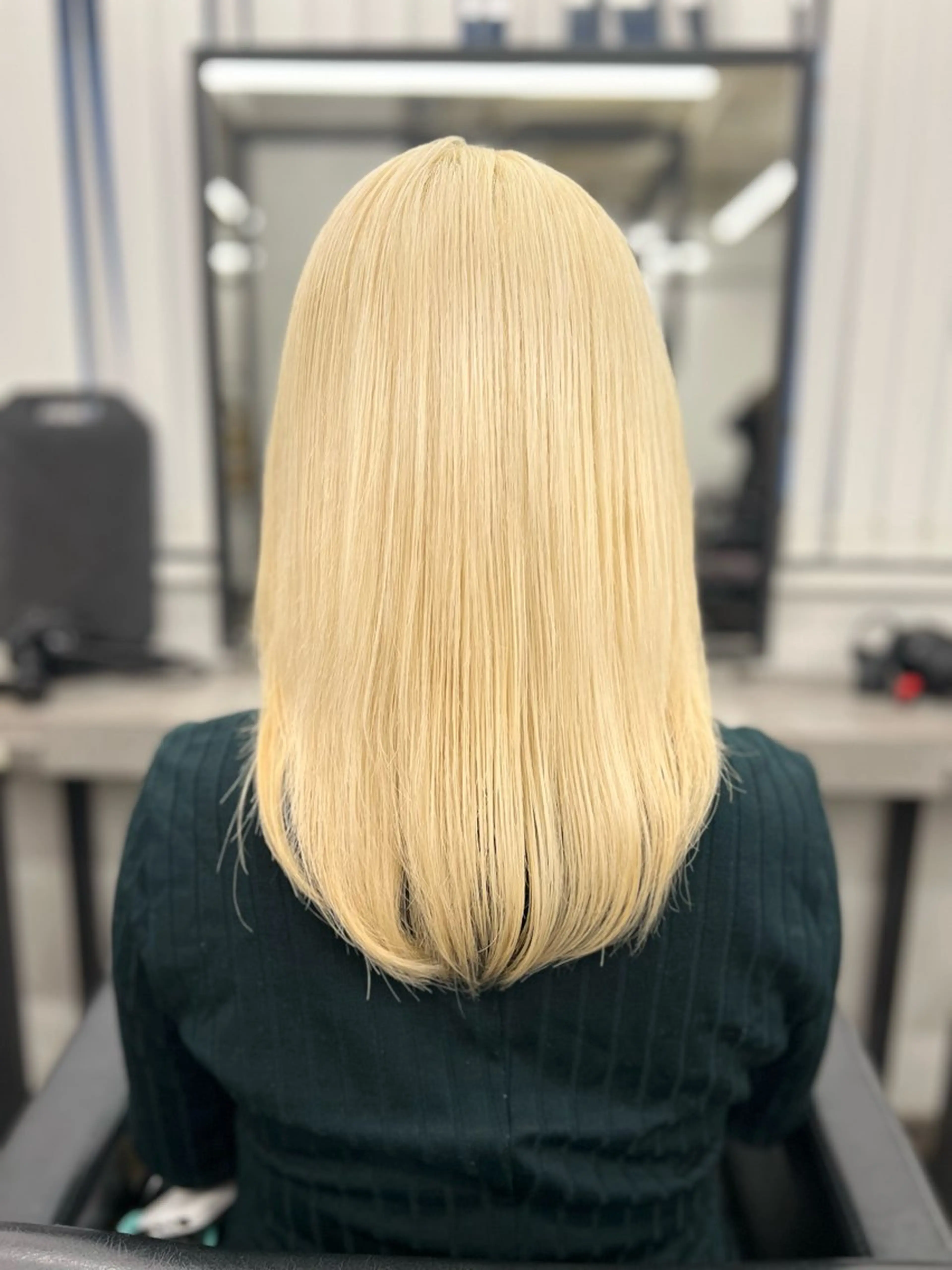セミロング カラー 抜きっぱなしブロンド ブロンド ホワイトブロンド カット ヘアカラー ADLLA.アドラ所属・透明感カラー特化🫧 ADLLA.栗原🦋のヘアスタイル