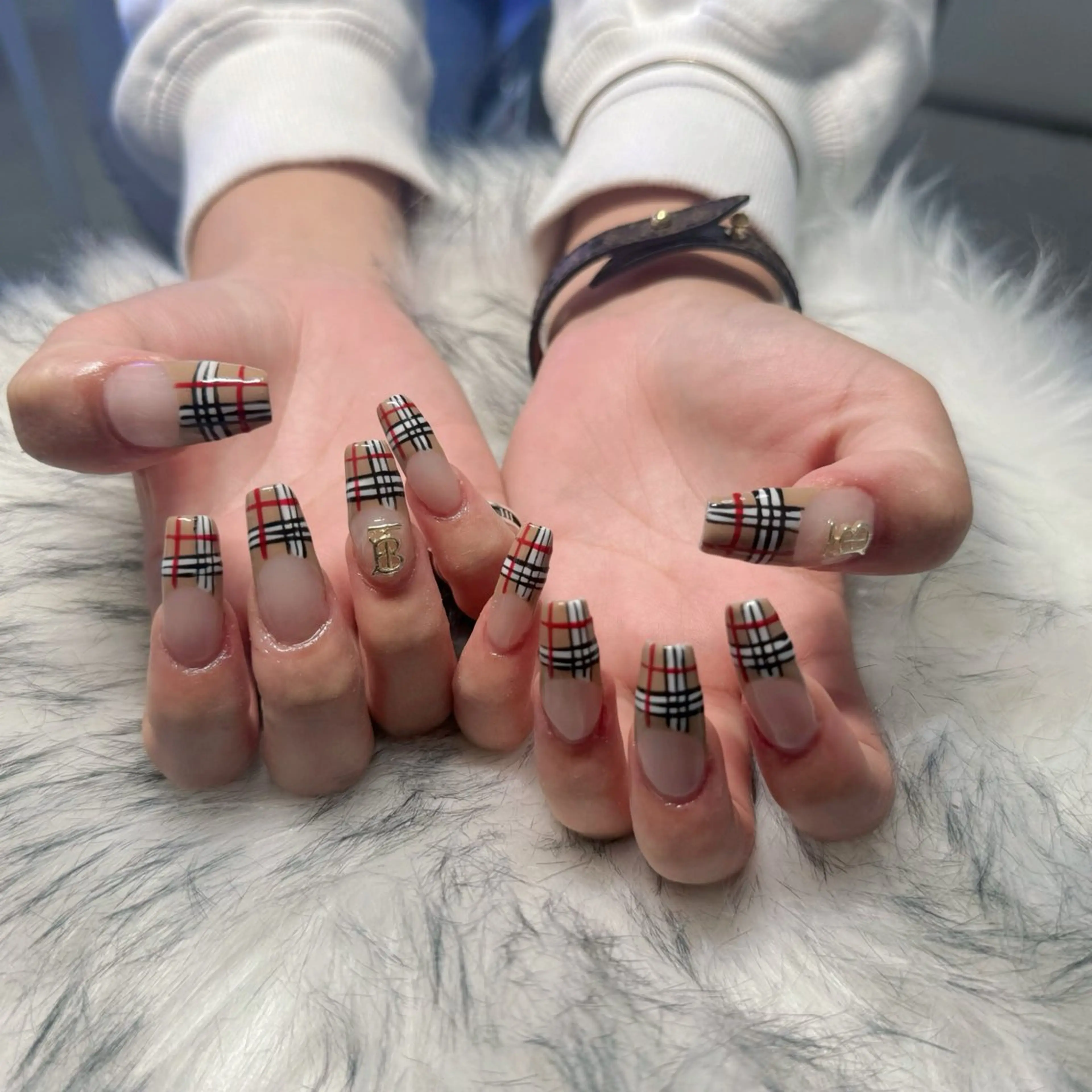 ロング ハンドネイル mao .のネイルデザイン