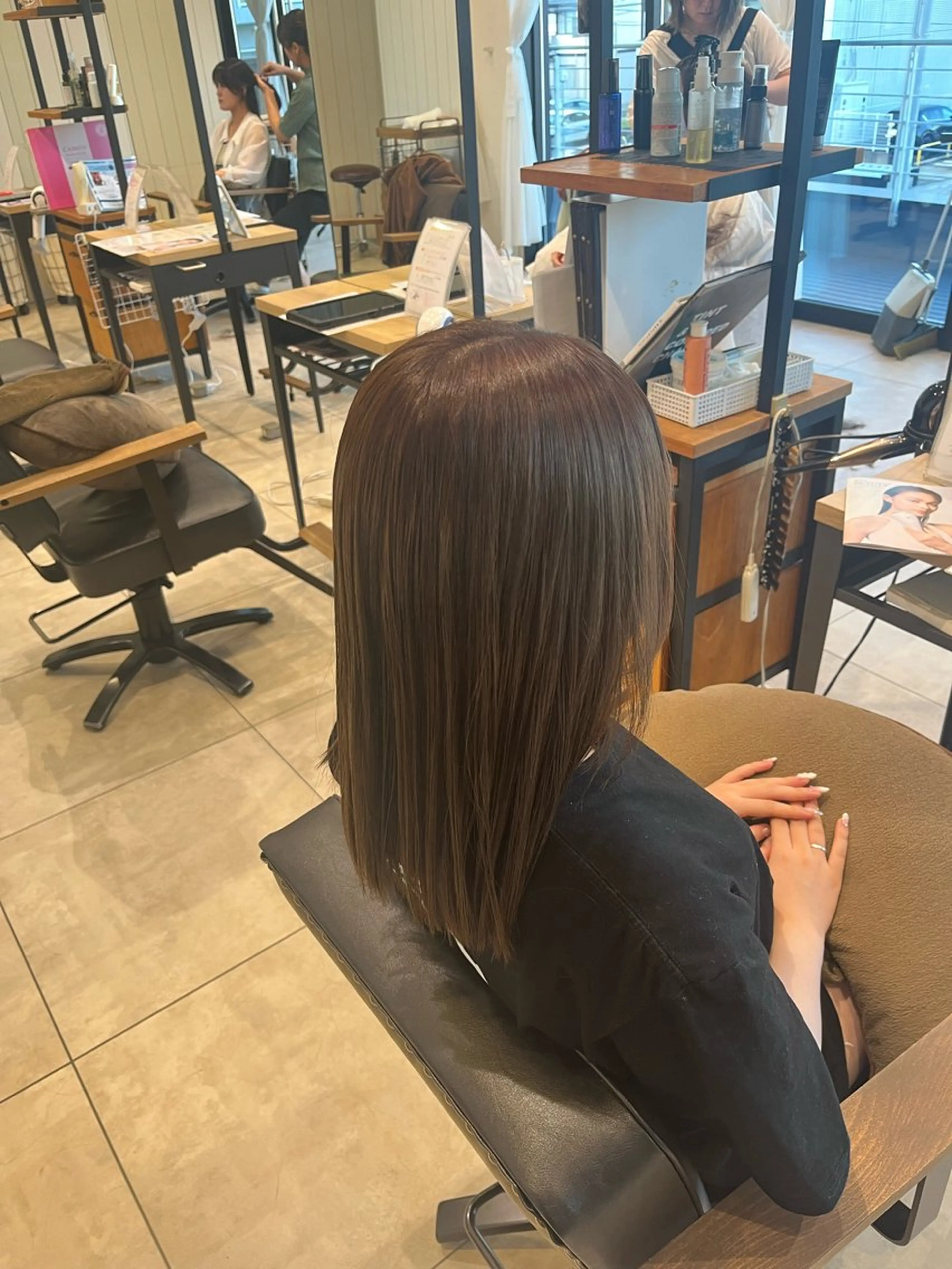 セミロング 坂口 友莉香のヘアスタイル