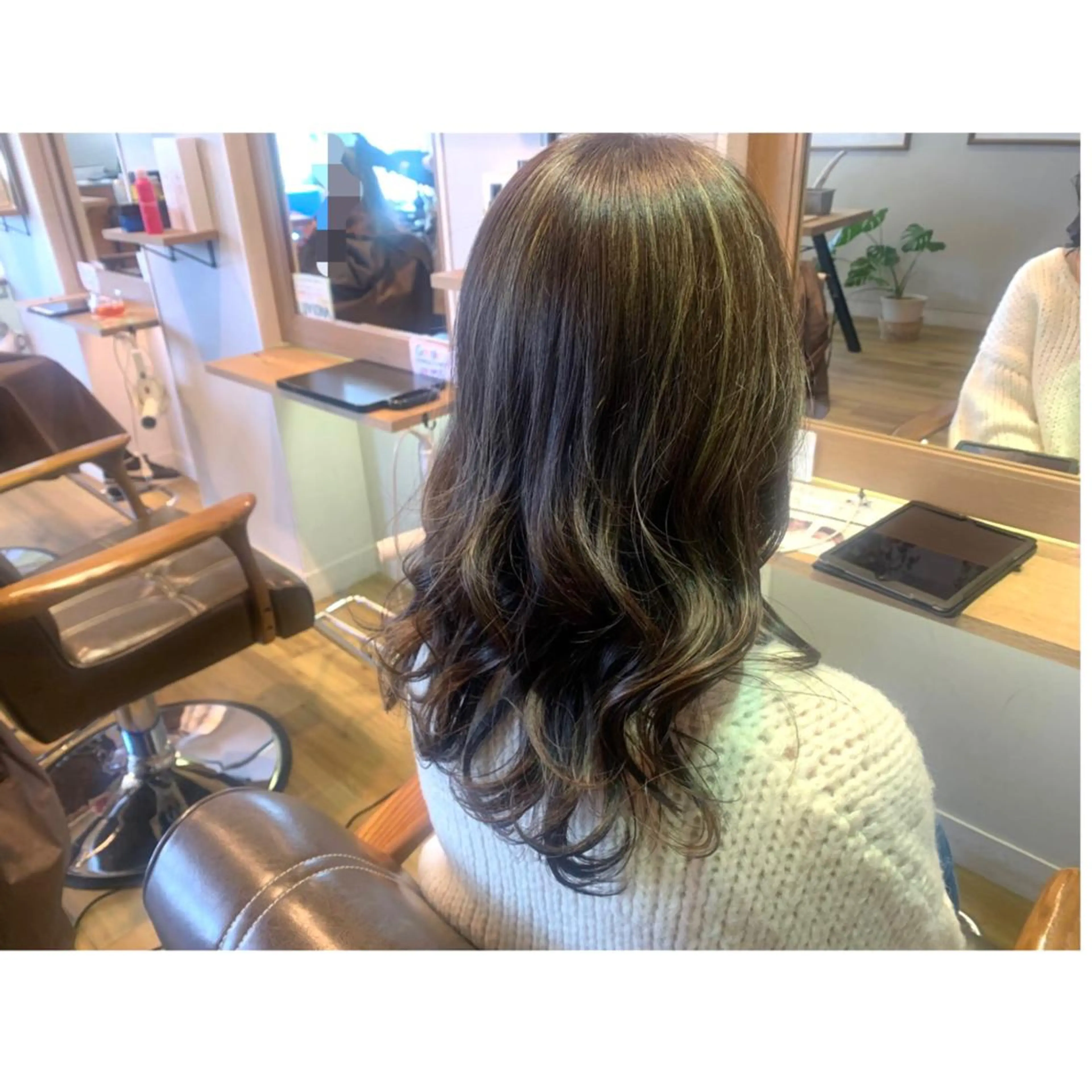 ロング カラー アッシュ アッシュグレー ハイライトカラー ハイライト ヘアカラー トリートメント ツキダテ ユイのヘアスタイル