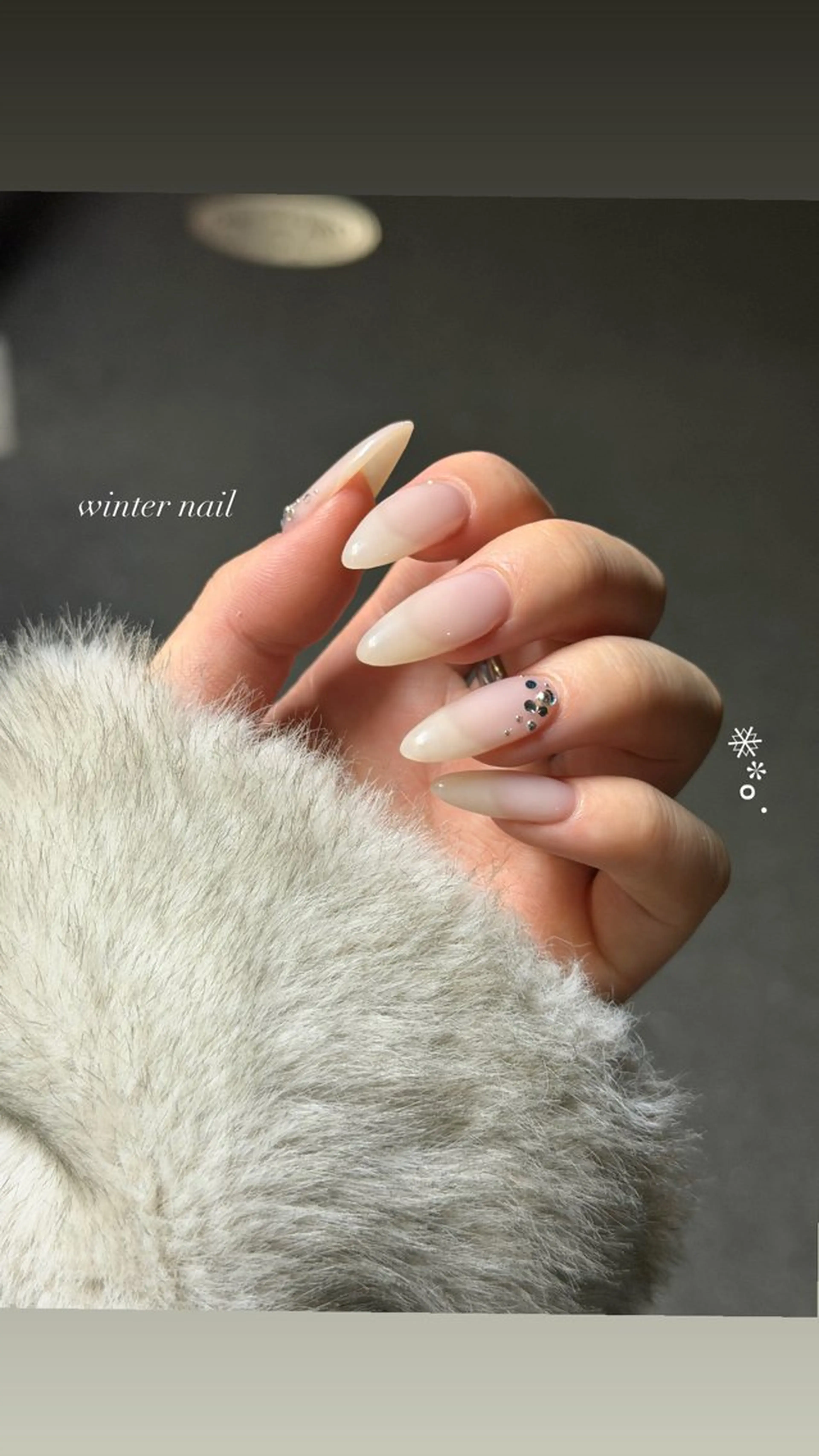 ネイル 水色 シルバー ストーンネイル ホワイト ハンドネイル NailAVANCE Ichikaのネイルデザイン