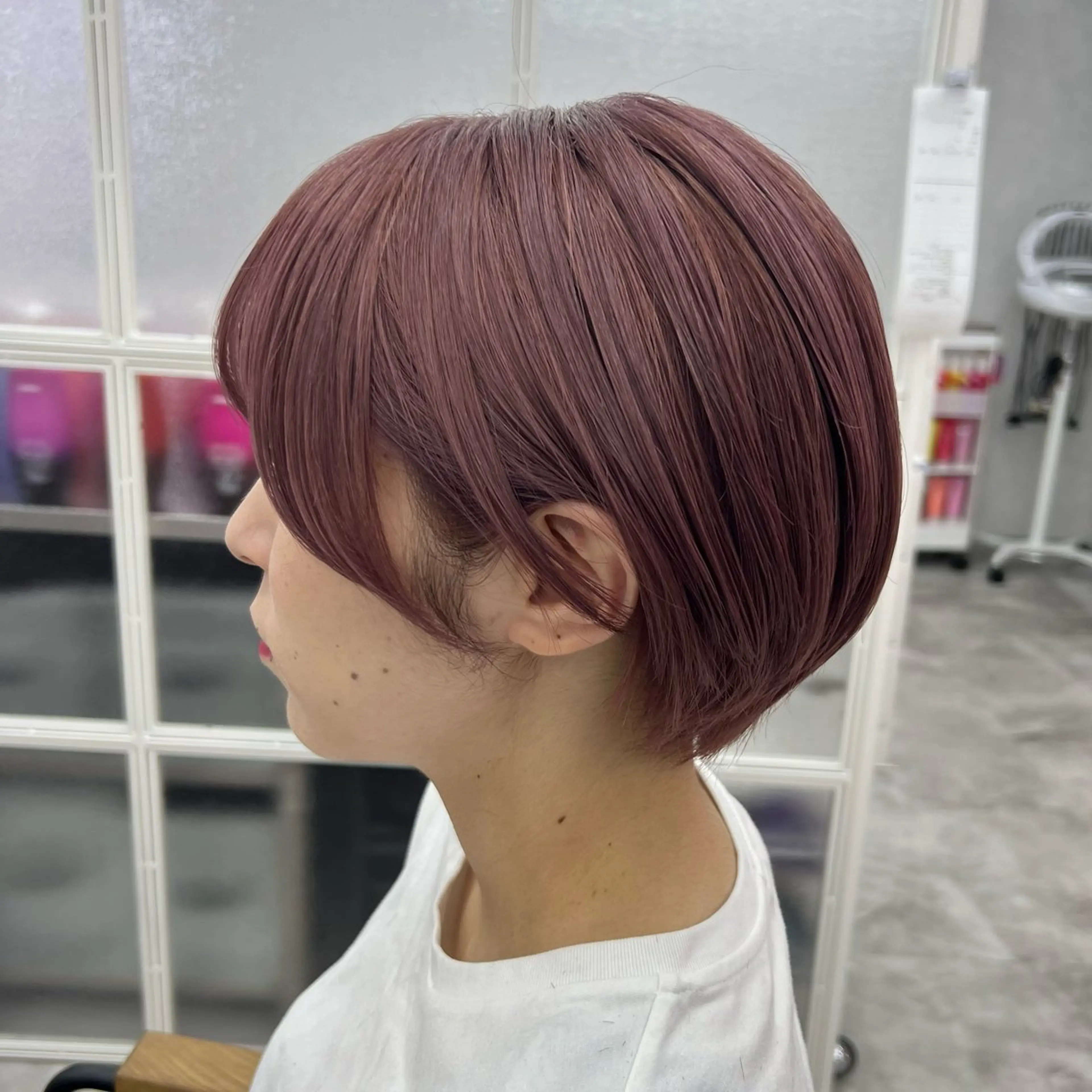 ショート カラー ベージュカラー ハイトーンカラー ピンクカラー ピンクベージュ ショートヘア カット ヘアカラー トリートメント 岸下 理緒のヘアスタイル