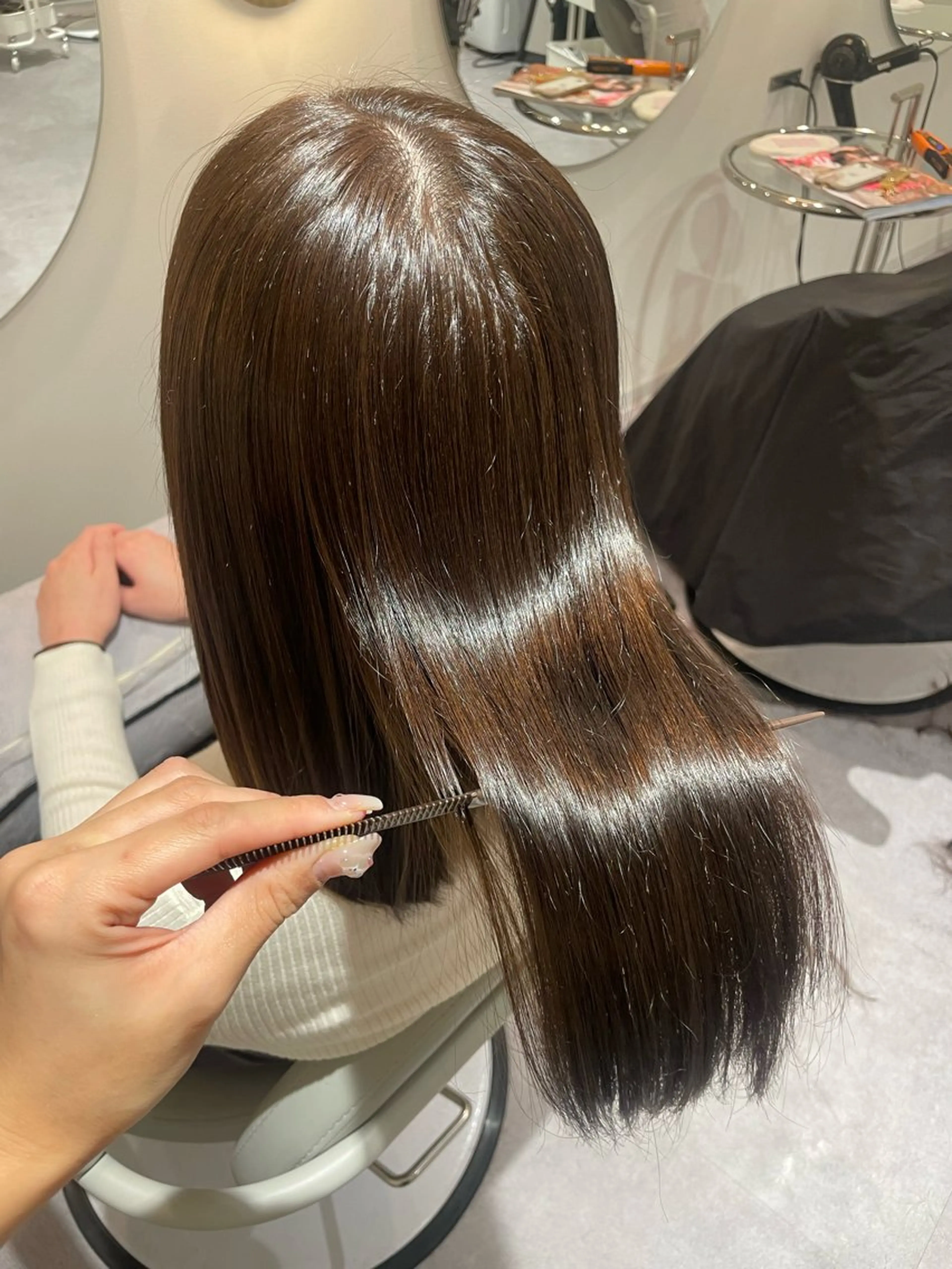 セミロング 髪質改善 廣岡 采音のヘアスタイル