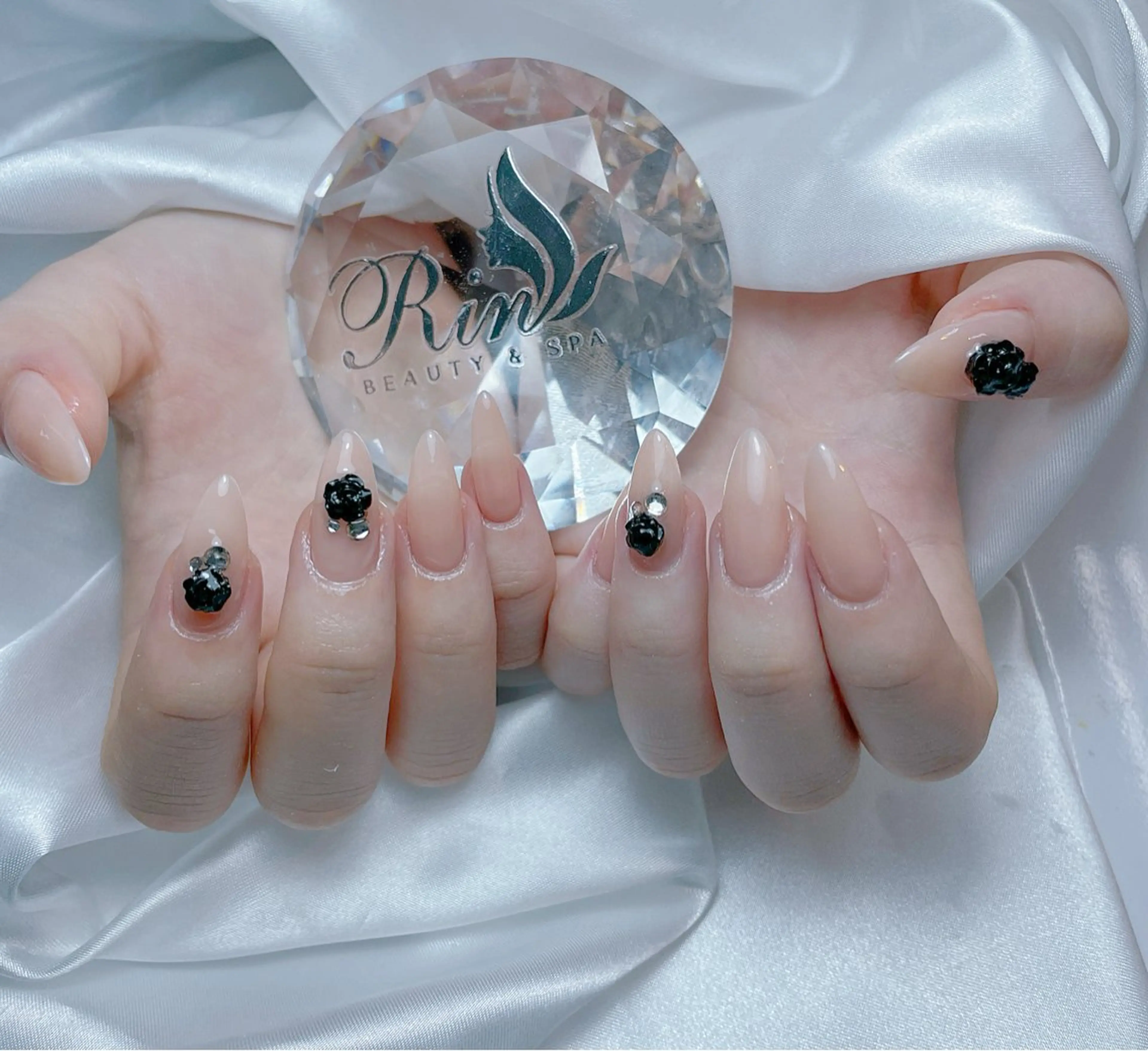 ネイル アートネイル チークネイル ジェルネイル ロングネイル マグネットネイル ハンドネイル Rin Nail 新大久保店のネイルデザイン