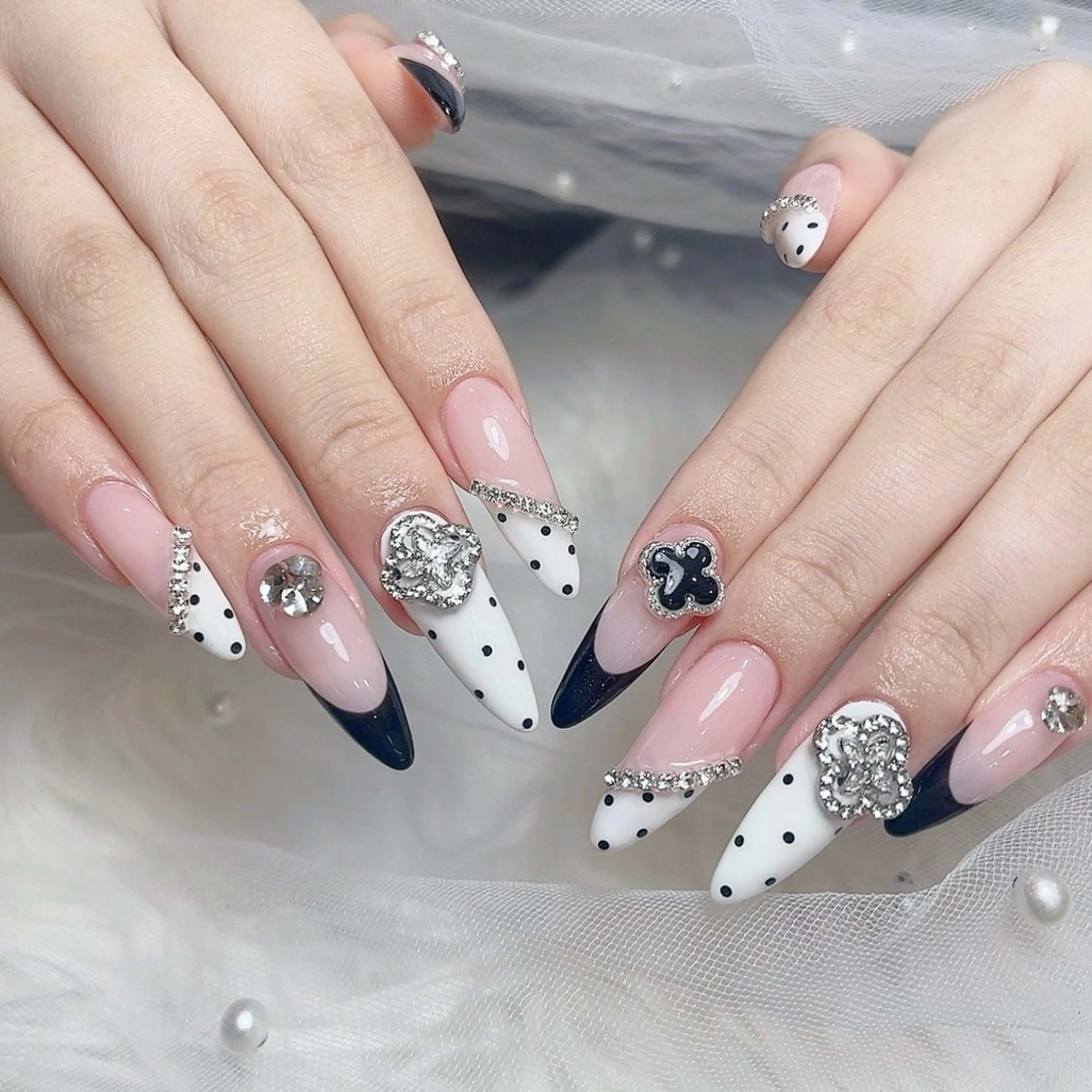 ミディアム 韓国風ヘア ハンドネイル Chiin Nailのネイルデザイン