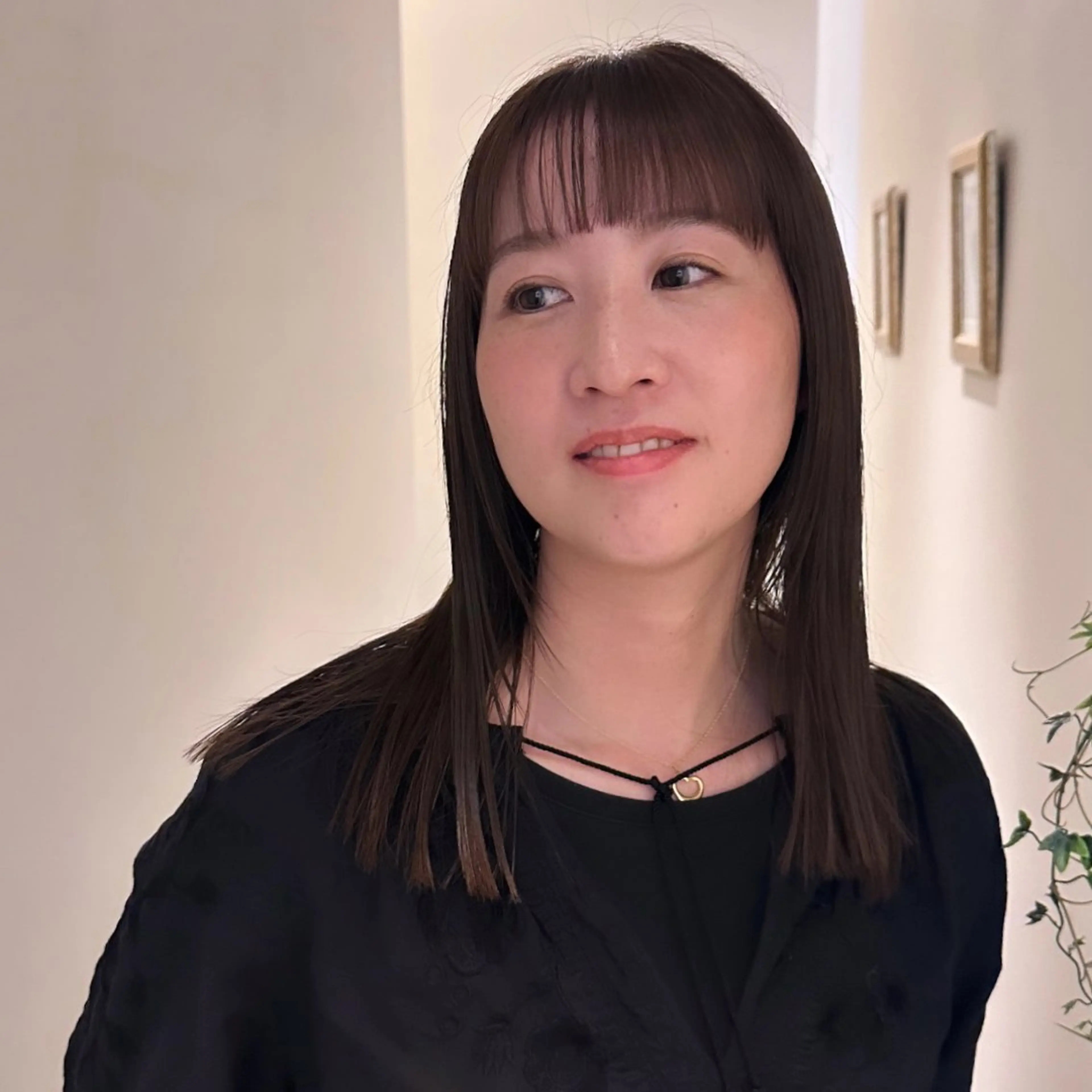 セミロング カラー セミロングパーマ アッシュ アッシュグレー アッシュグレージュ ベージュカラー カット BIGOUDI  salon所属・ブリーチなし/ ベージュ/ayumuのヘアスタイル