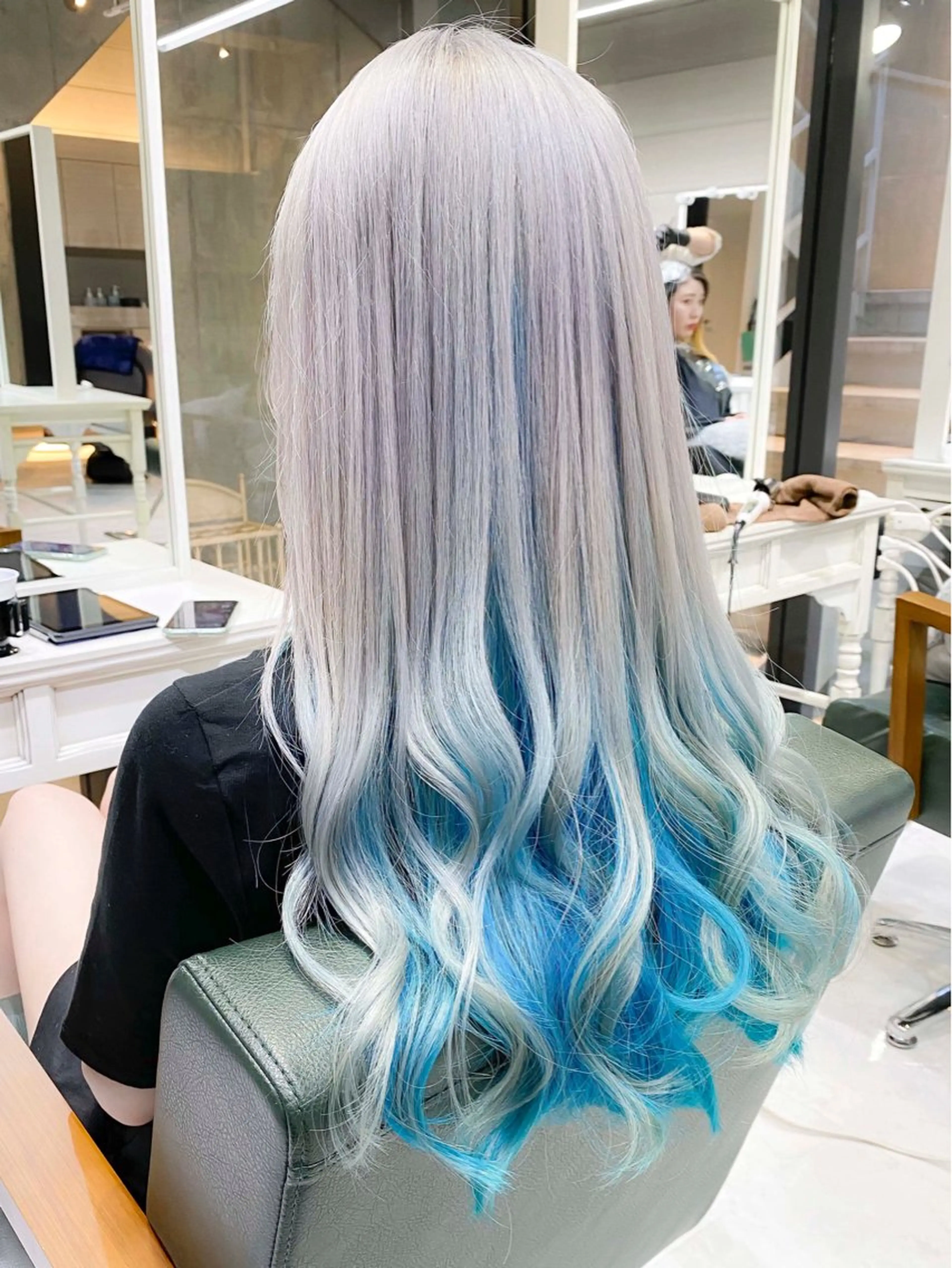 ロング カラー ヘアアレンジ ブリーチ ケアブリーチ 透明感カラー デザインカラー ハイトーンカラー 𝐑𝐈𝐍𝐊𝐀 🐷🖤のヘアスタイル