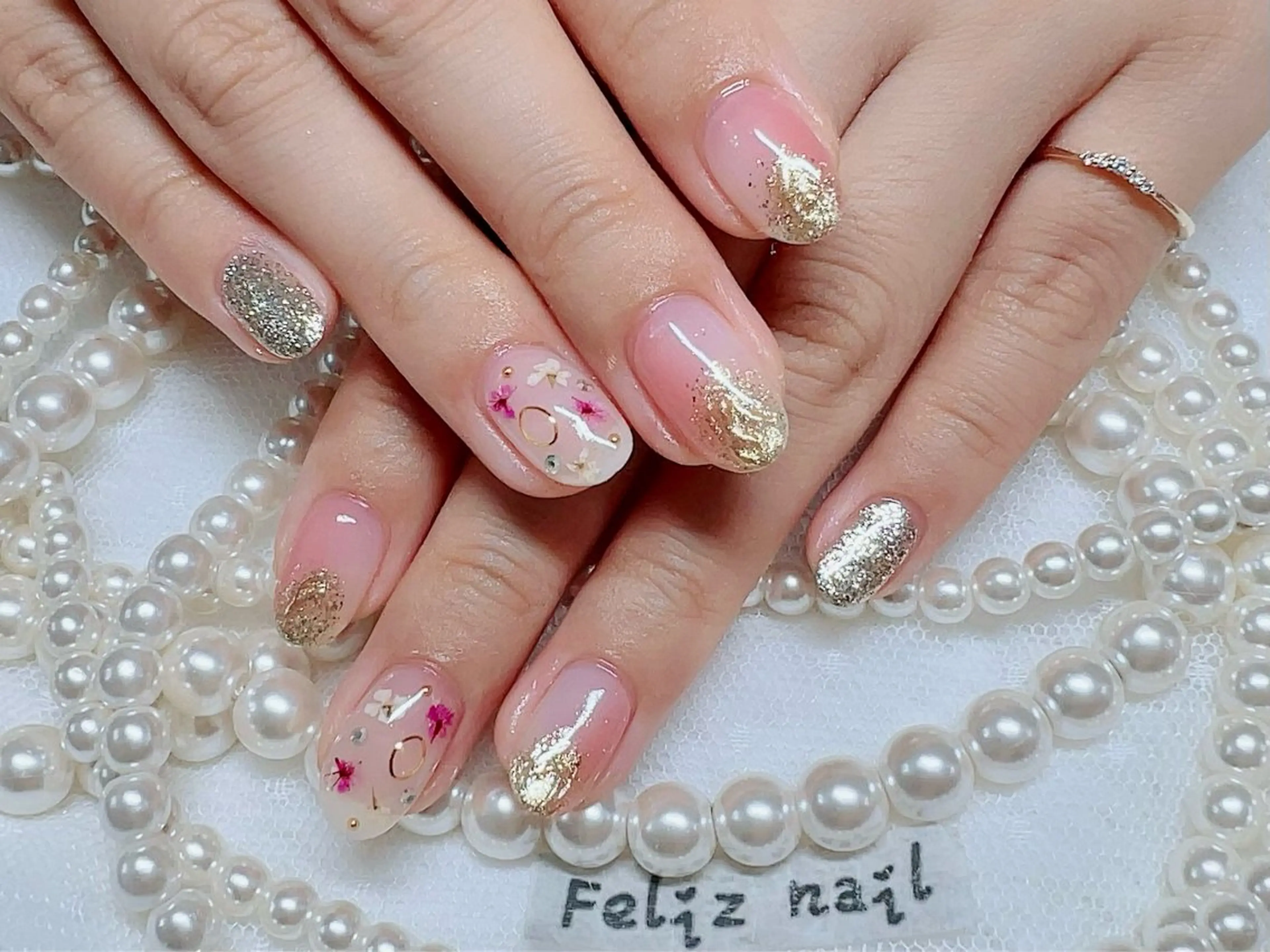 ネイル ジェルネイル キラキラネイル ニュアンスネイル オフィスネイル パラジェル ユキカ （ネイリスト）のネイルデザイン