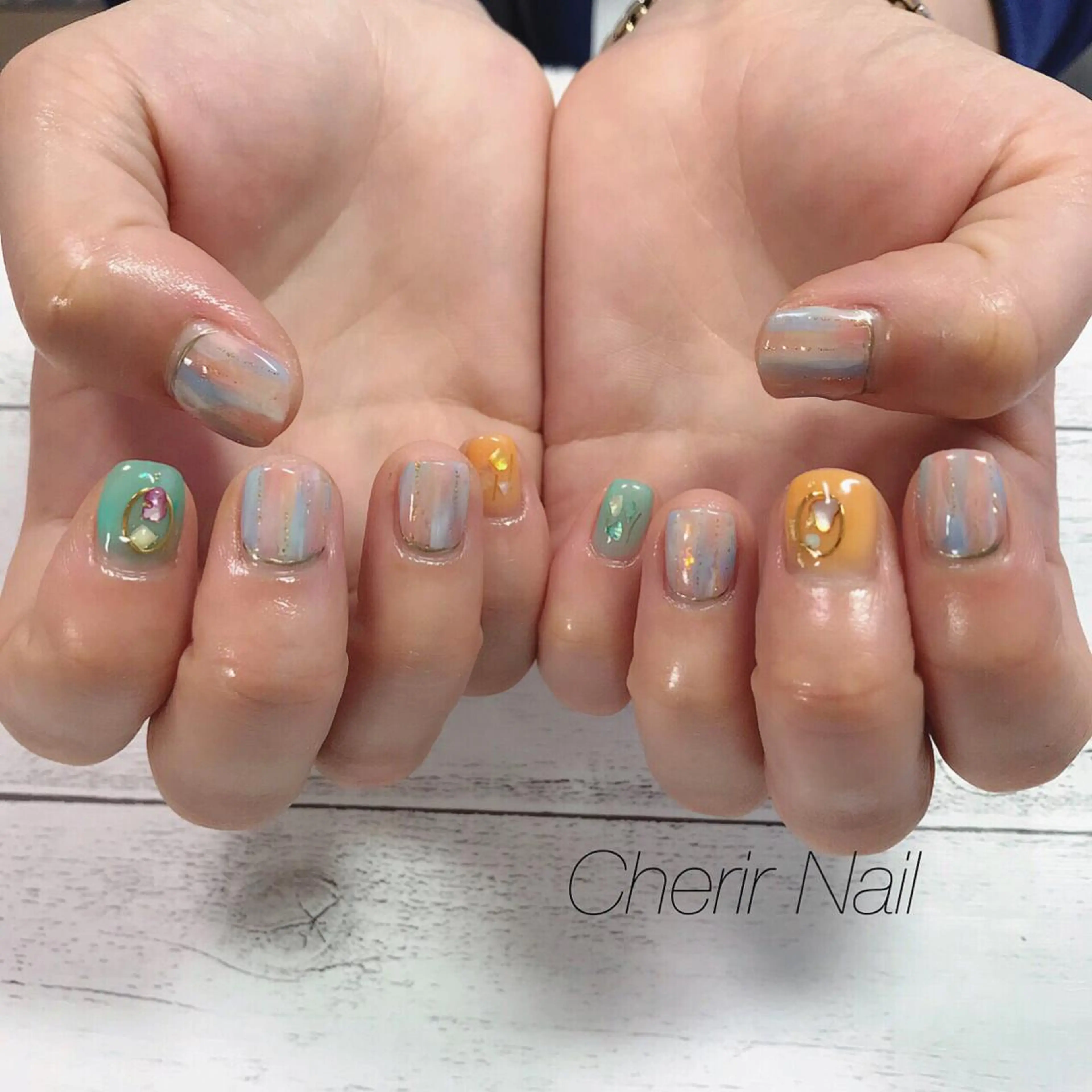 ネイル アートネイル オーロラネイル グリーン 大理石ネイル(マーブル) ニュアンスネイル ハンドネイル Cherirnail kaoriのネイルデザイン
