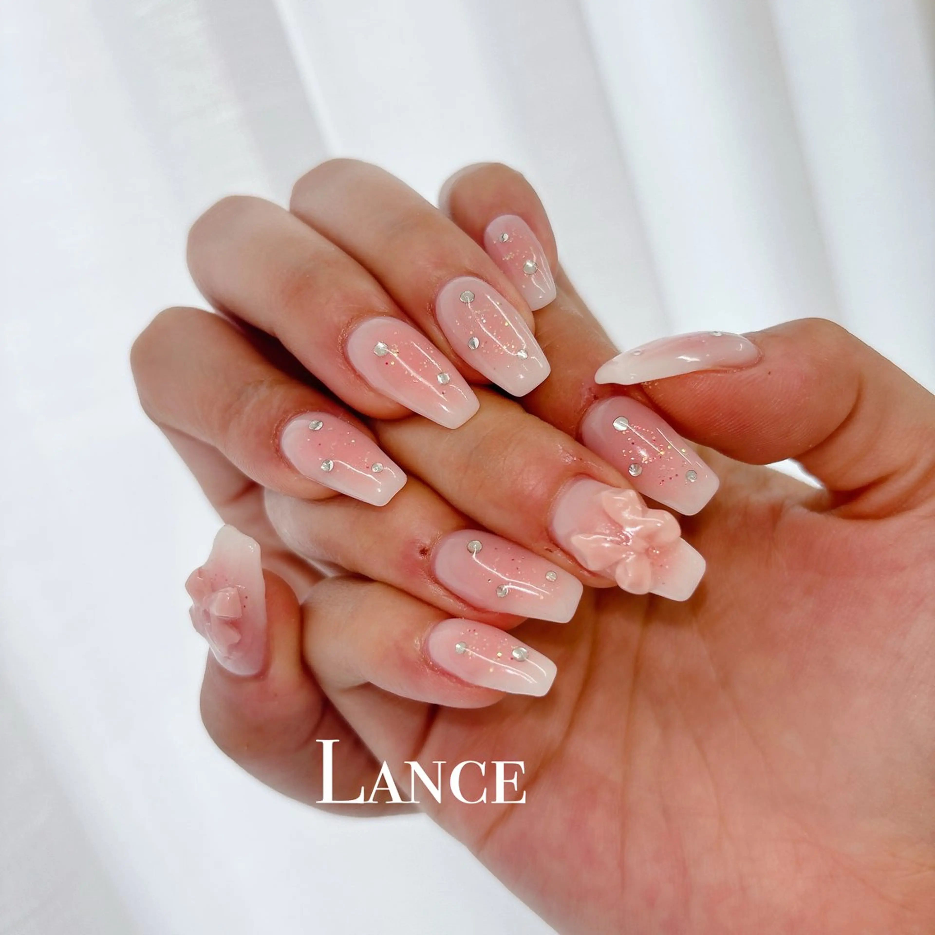 ネイル オーロラネイル ブルー フットネイル 氷ネイル・うるうるネイル キラキラネイル ハンドネイル Lance nailのネイルデザイン