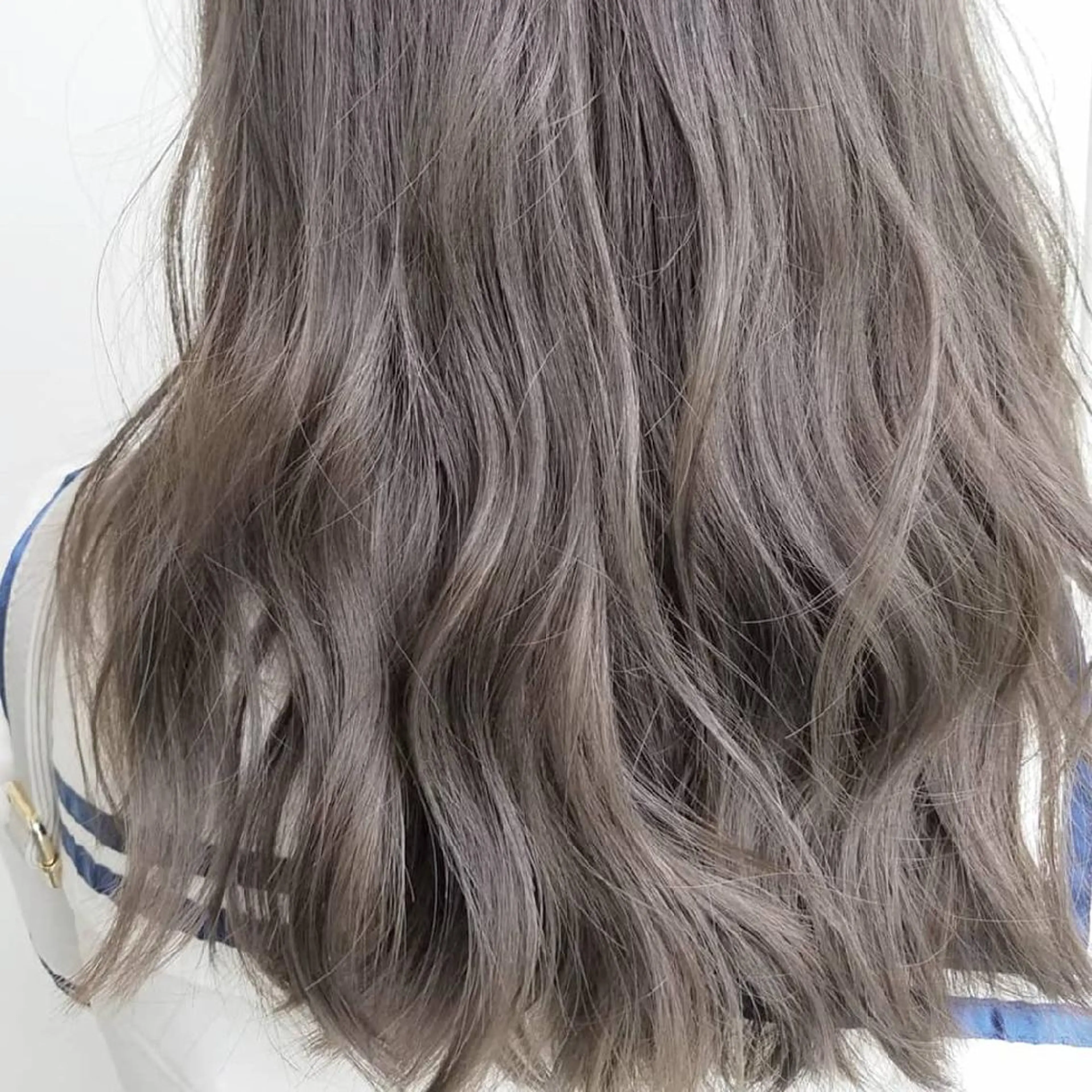 ミディアム カラー ヘアアレンジ パーマ ベージュカラー ミルクティーベージュ iplus✴ まつげ、眉毛、耳つぼのマツエク・マツパデザイン