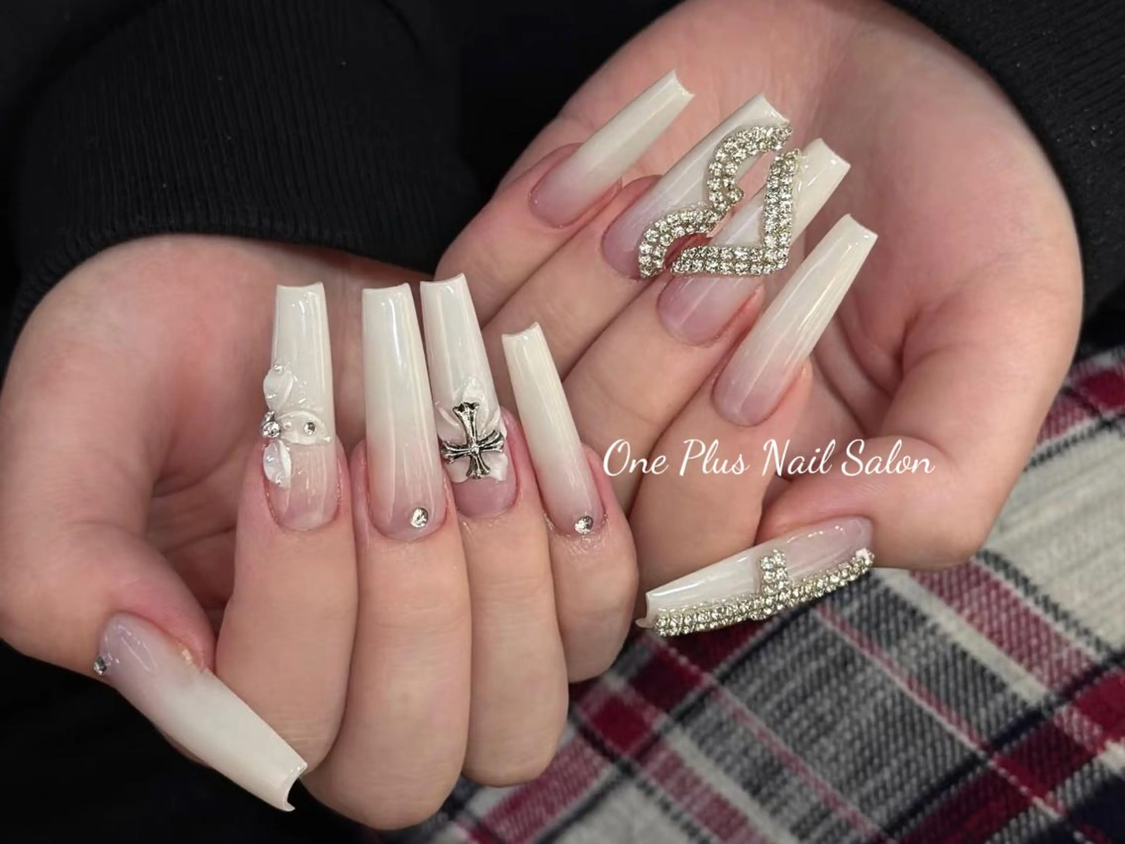 ネイル 持ち込み ハンドネイル ハンドケア One Plus Nail Salonのネイルデザイン