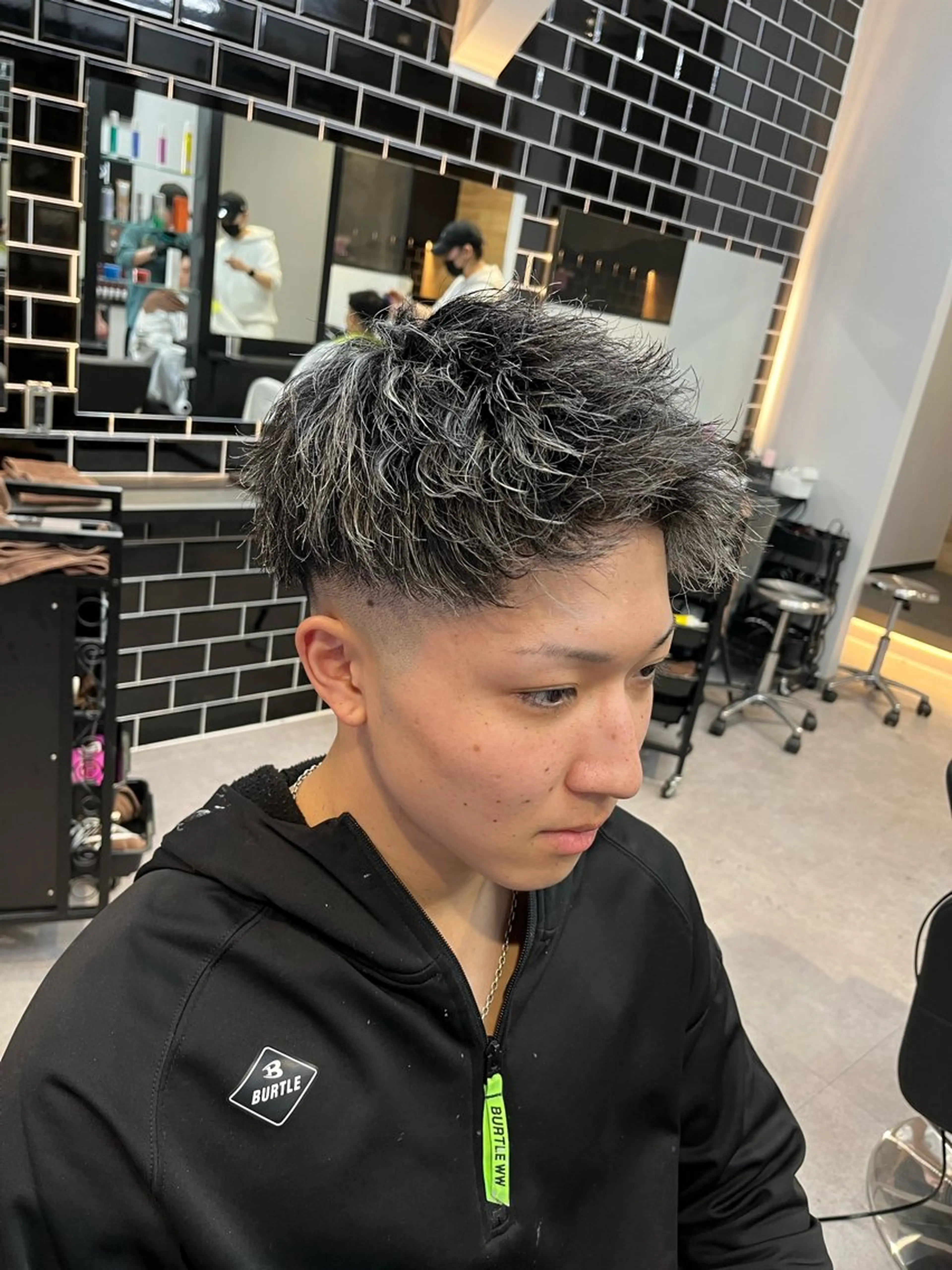 ショート カラー パーマ ヘアアレンジ メンズ メンズメッシュ メンズパーマ メッシュ カット ヘアカラー パーマ ヘアセット men'slapis YUTOのヘアスタイル