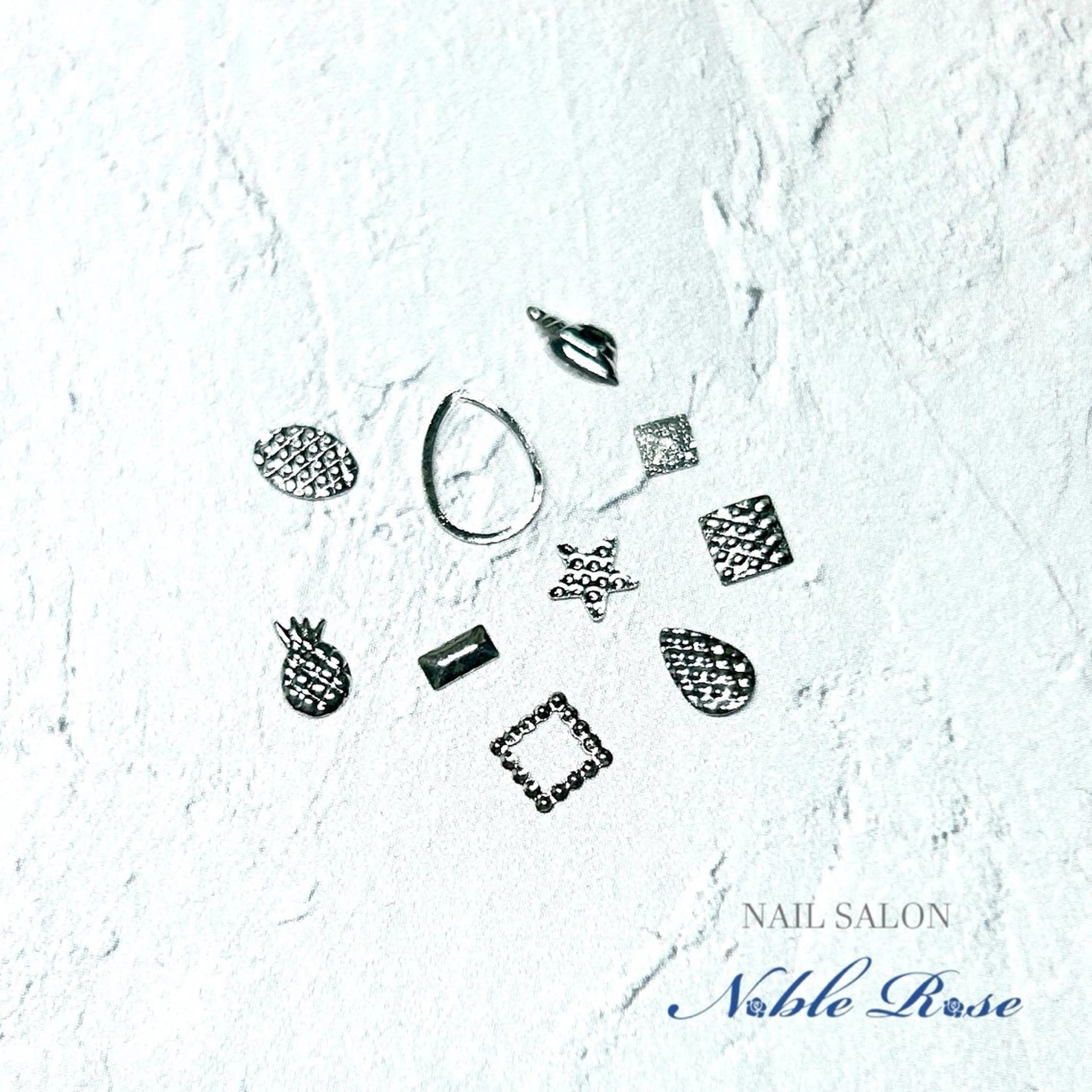 ネイル シルバー Noble Rose🥀のネイルデザイン