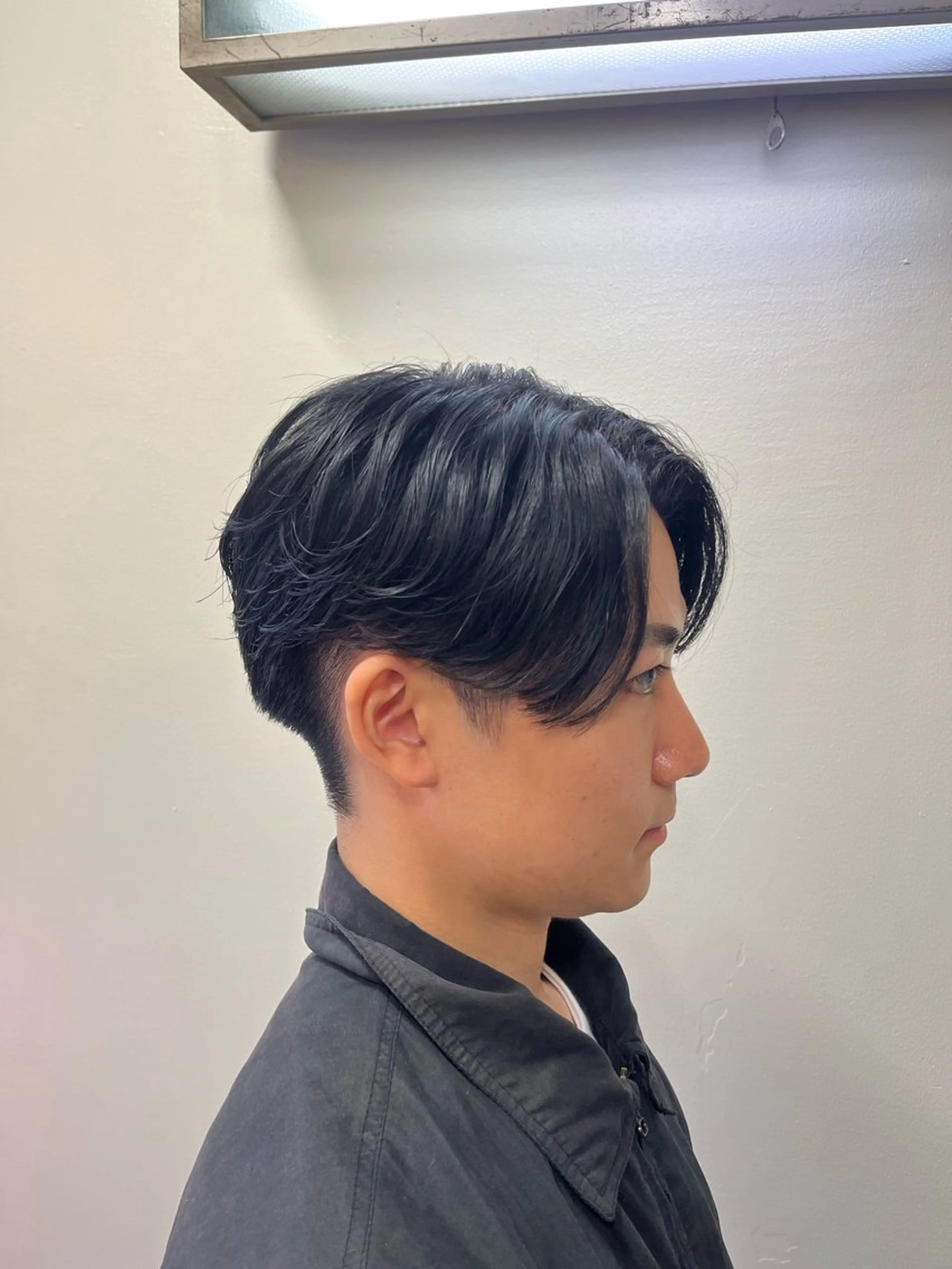 ショート パーマ メンズ センターパート メンズパーマ ニュアンスパーマ カット パーマ 韓国風メンズ/毛流れ ヘアなら須田龍世のヘアスタイル