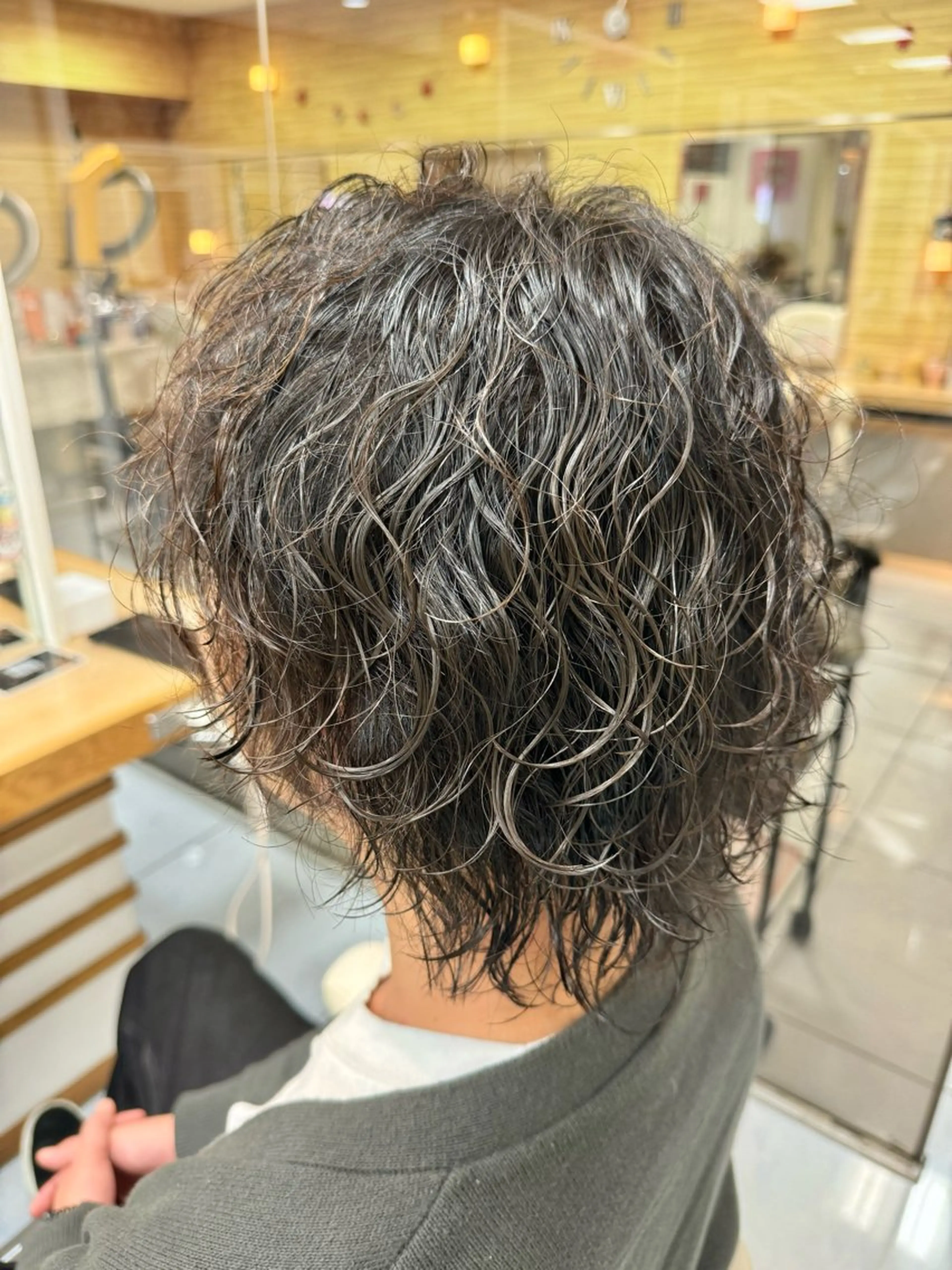 パーマ メンズ 韓国レイヤーカット/ くすみカラー/モモのヘアスタイル