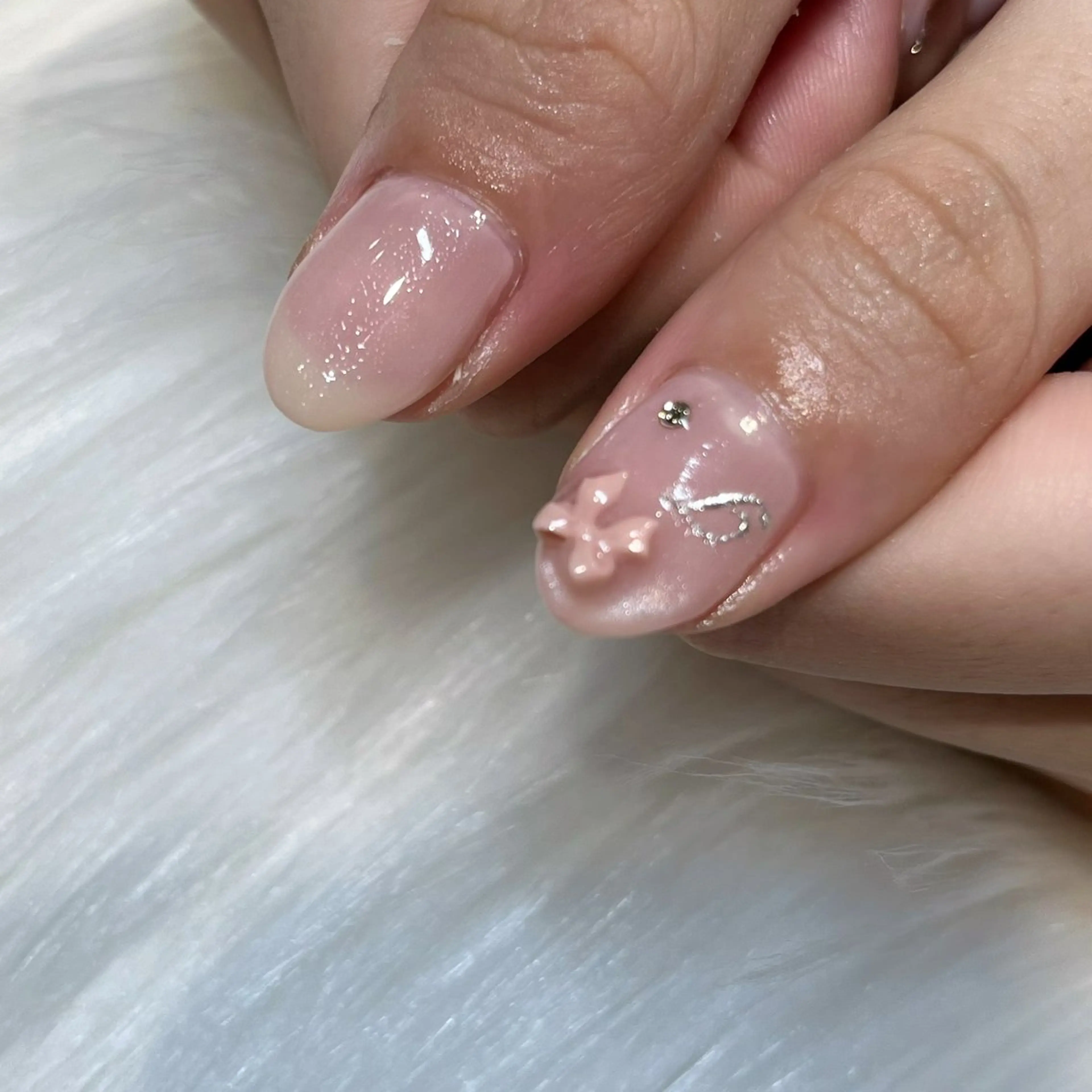 ネイル アートネイル ガーリー 韓国ネイル 持ち込み ワンホンネイル KOKONA 🎀のネイルデザイン