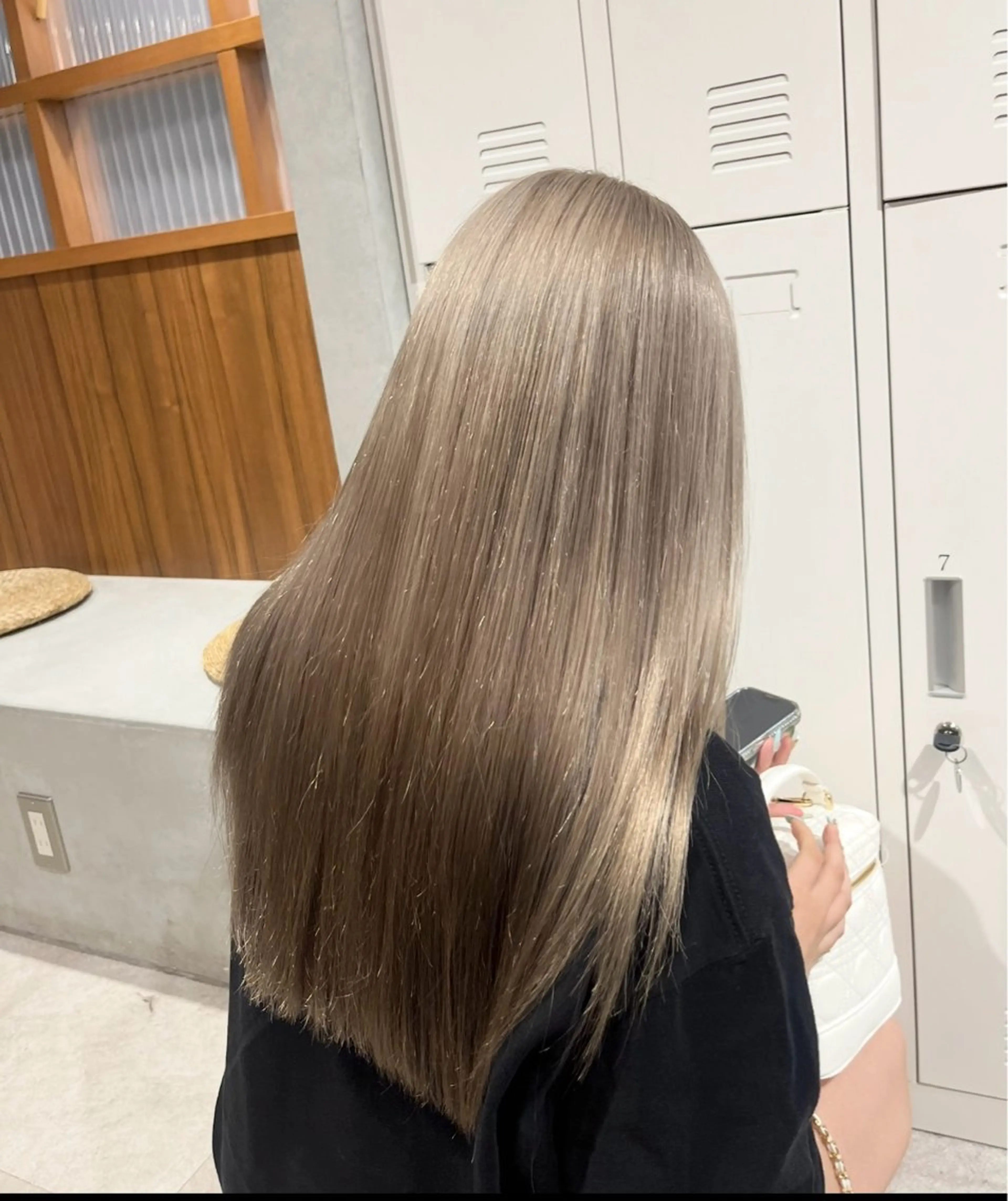 ロング カラー ベージュカラー ホワイトベージュ カット ヘアカラー トリートメント 岡本 太陽☀️のヘアスタイル
