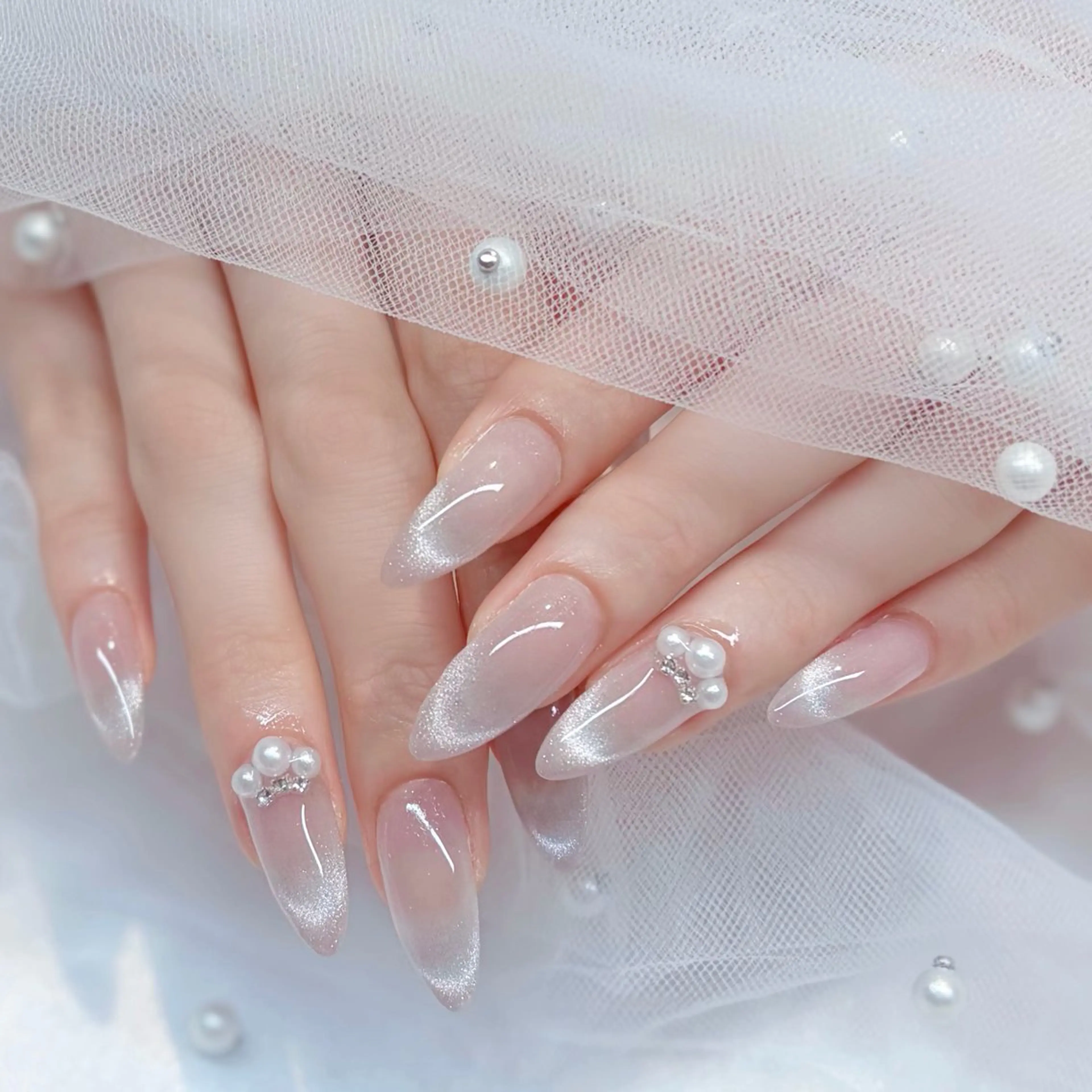 ネイル フレンチネイル キラキラネイル マグネットネイル マグネットフレンチ ワンホンネイル ハンドネイル ぷりゅねる 心斎橋のネイルデザイン