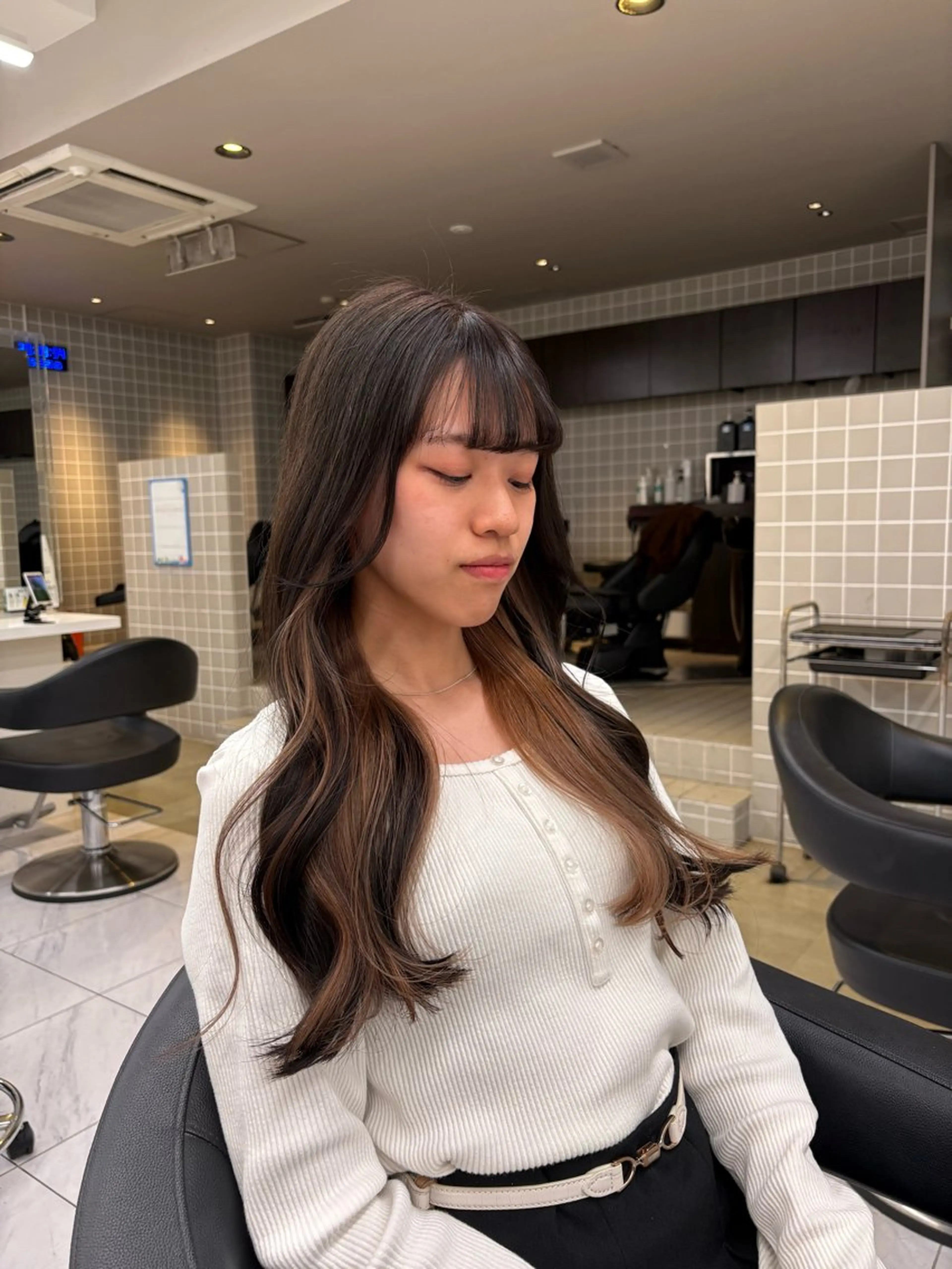 カラー ヘアカラー トリートメント ベージュ／ブラウン/ ナチュラルレイヤーのヘアスタイル