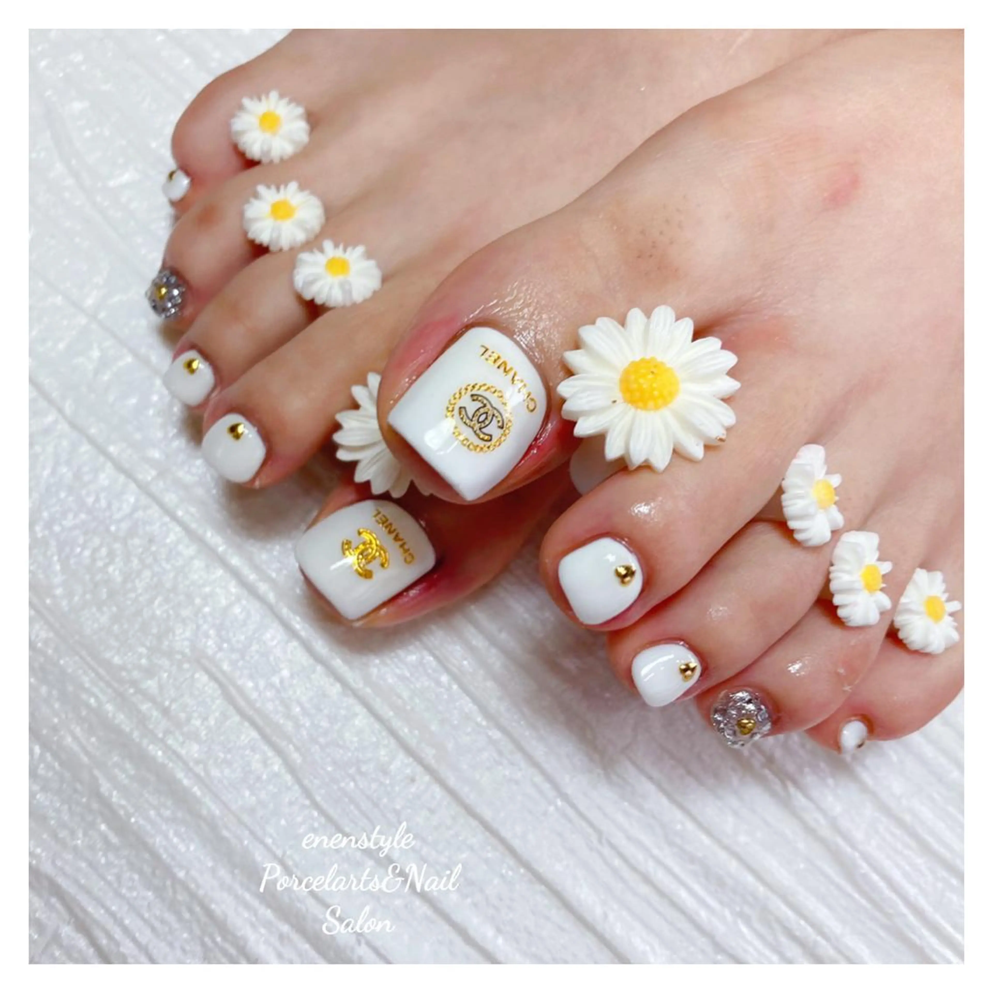 ミディアム ネイル 👑enen style👑のネイルデザイン