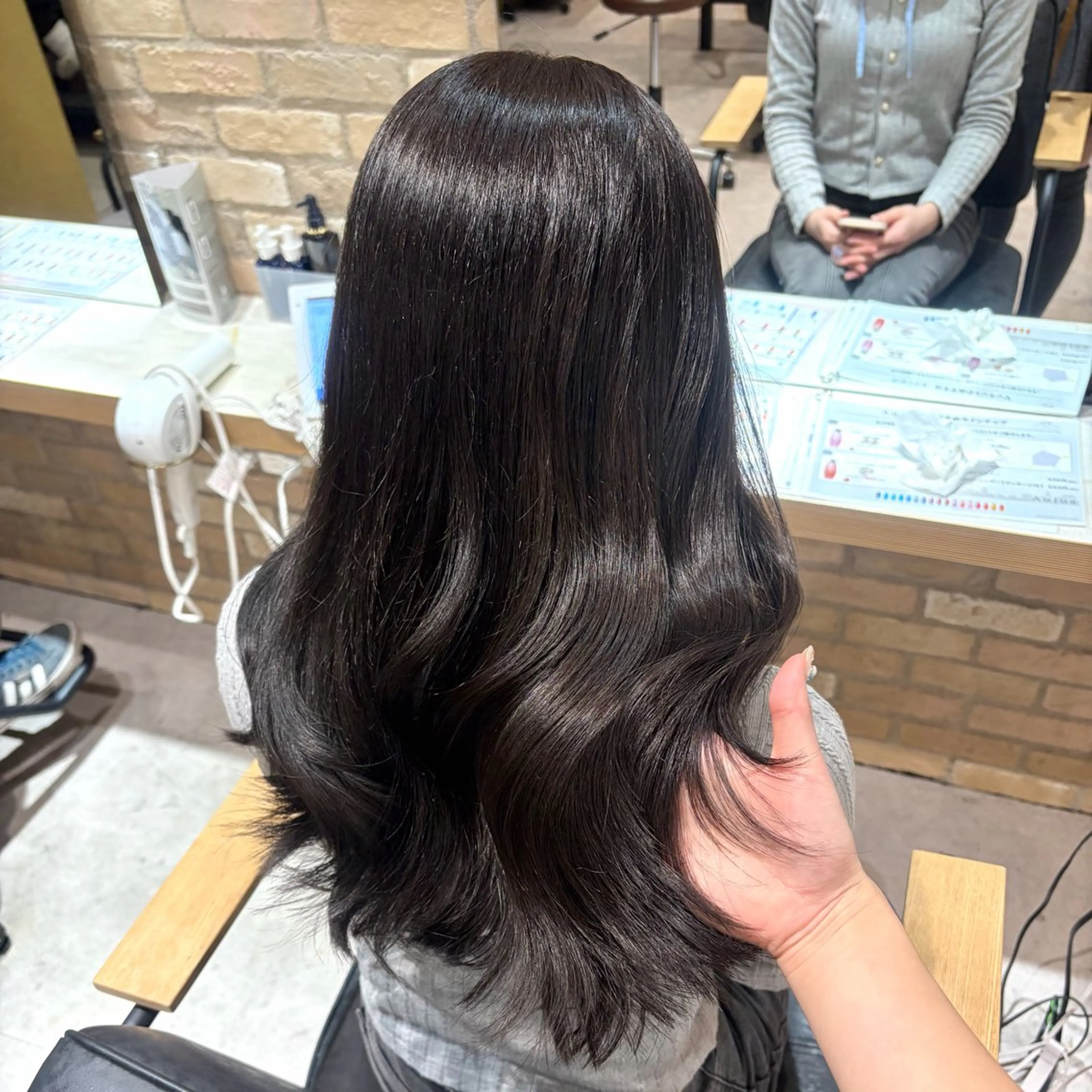 ロング カラー 透明感カラー ヘアカラー レイヤー/手書きネイ ルCOCORO 🎀のネイルデザイン