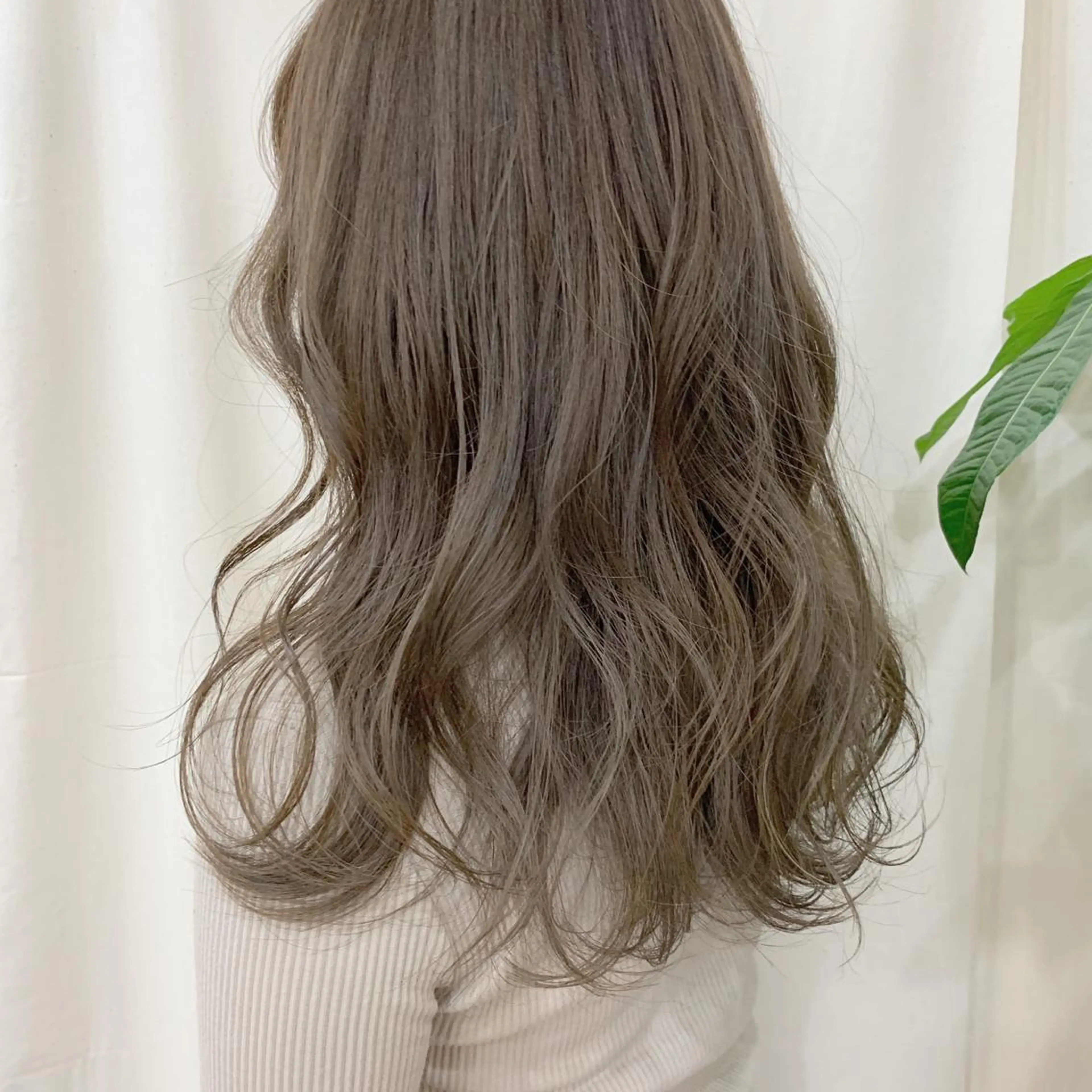 ロング KAORU オリーブカラーのヘアスタイル