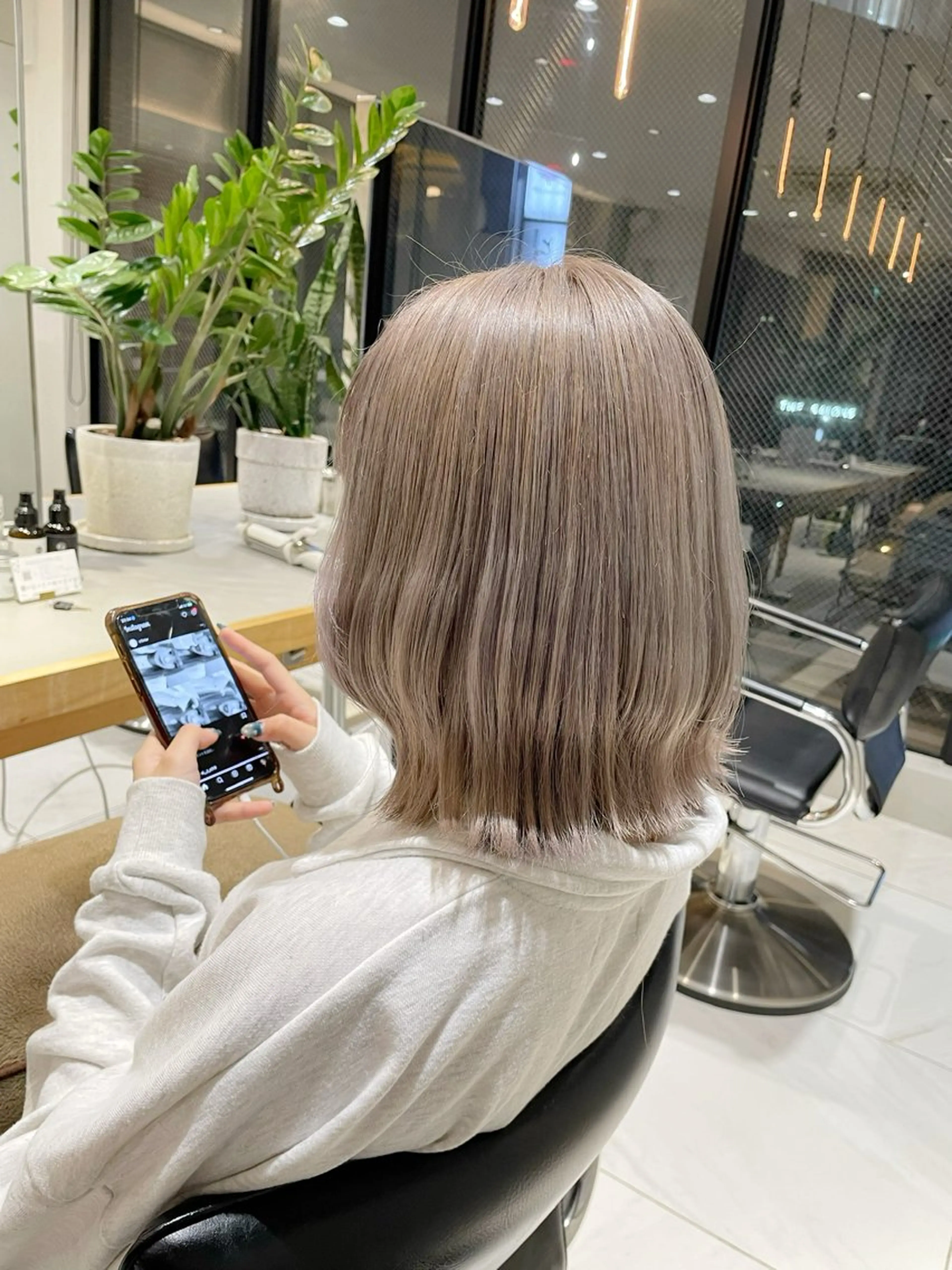 ミディアム カラー ヘアアレンジ ベージュカラー ブリーチ ホワイトベージュ ヘアカラー トリートメント ヘアセット 艶髪/レイヤーカット 🐣misakiのヘアスタイル