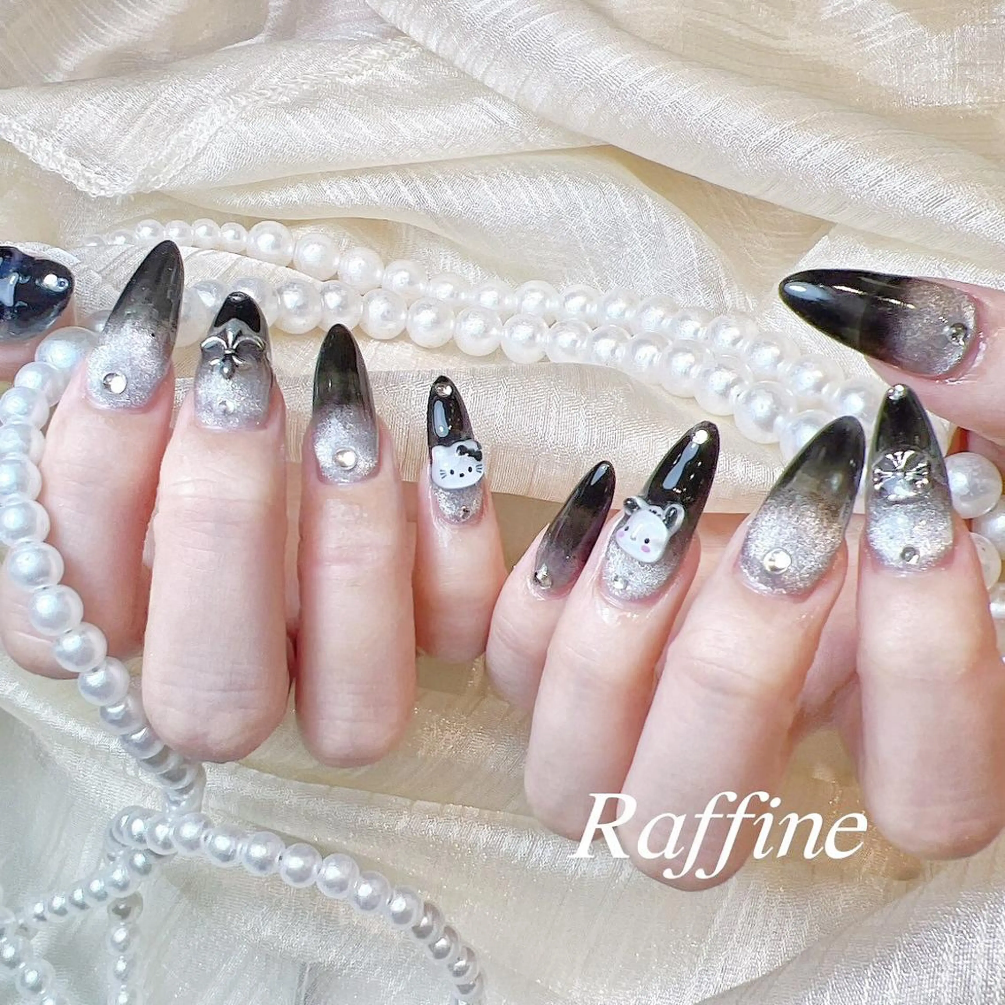 ネイル ハンドネイル RAFFINE 月🦋🩵のネイルデザイン