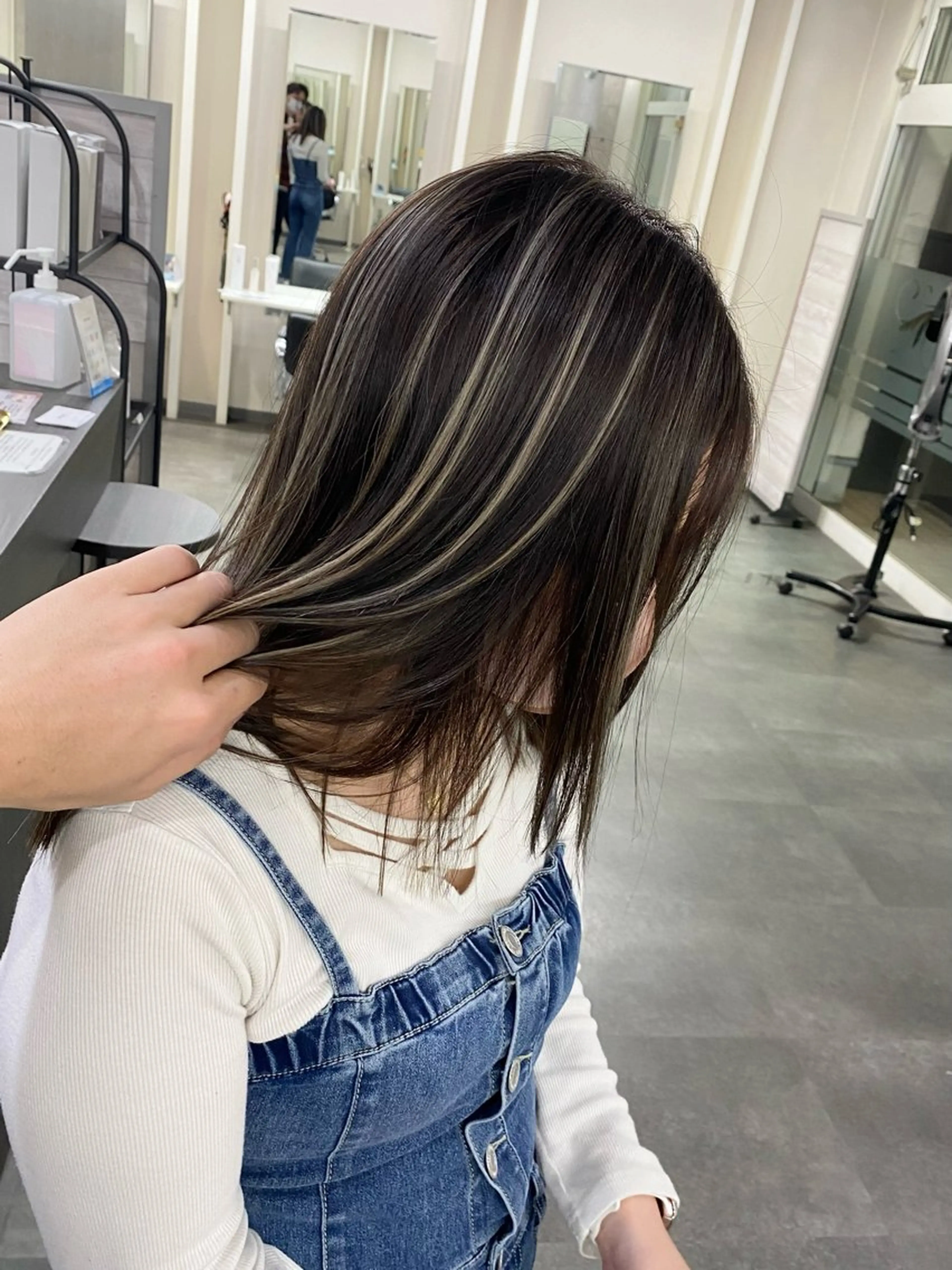 ミディアム カラー ハイライトカラー ハイライト Mina/岡山/矯正 ブリーチ/レイヤーのヘアスタイル