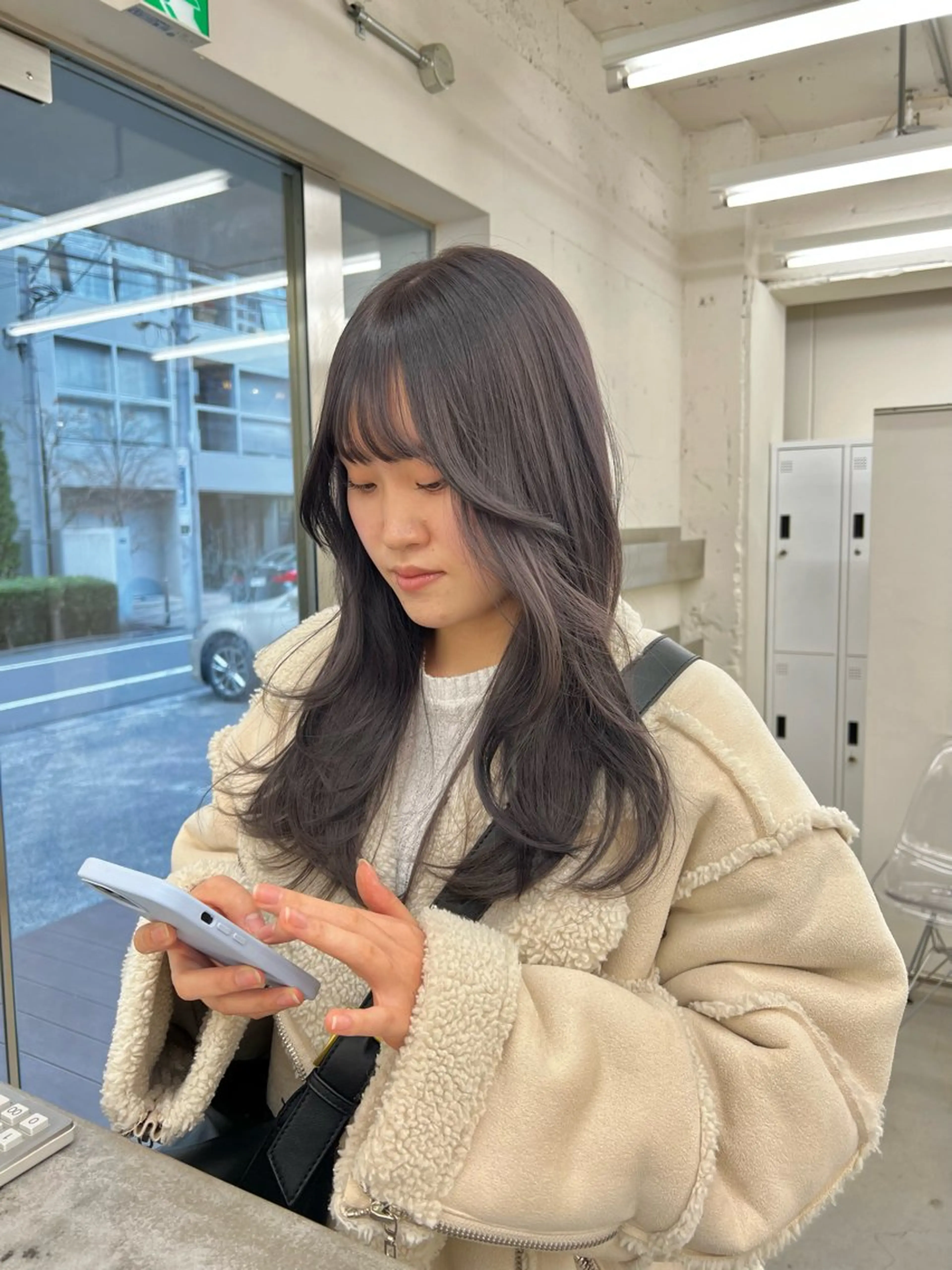 セミロング カラー ブリーチ グレージュ ラベンダーカラー ラベンダーグレージュ ラベンダーグレー カット ヘアカラー トリートメント 柔らかブラウン/顔周 りレイヤー♡ユウシのヘアスタイル