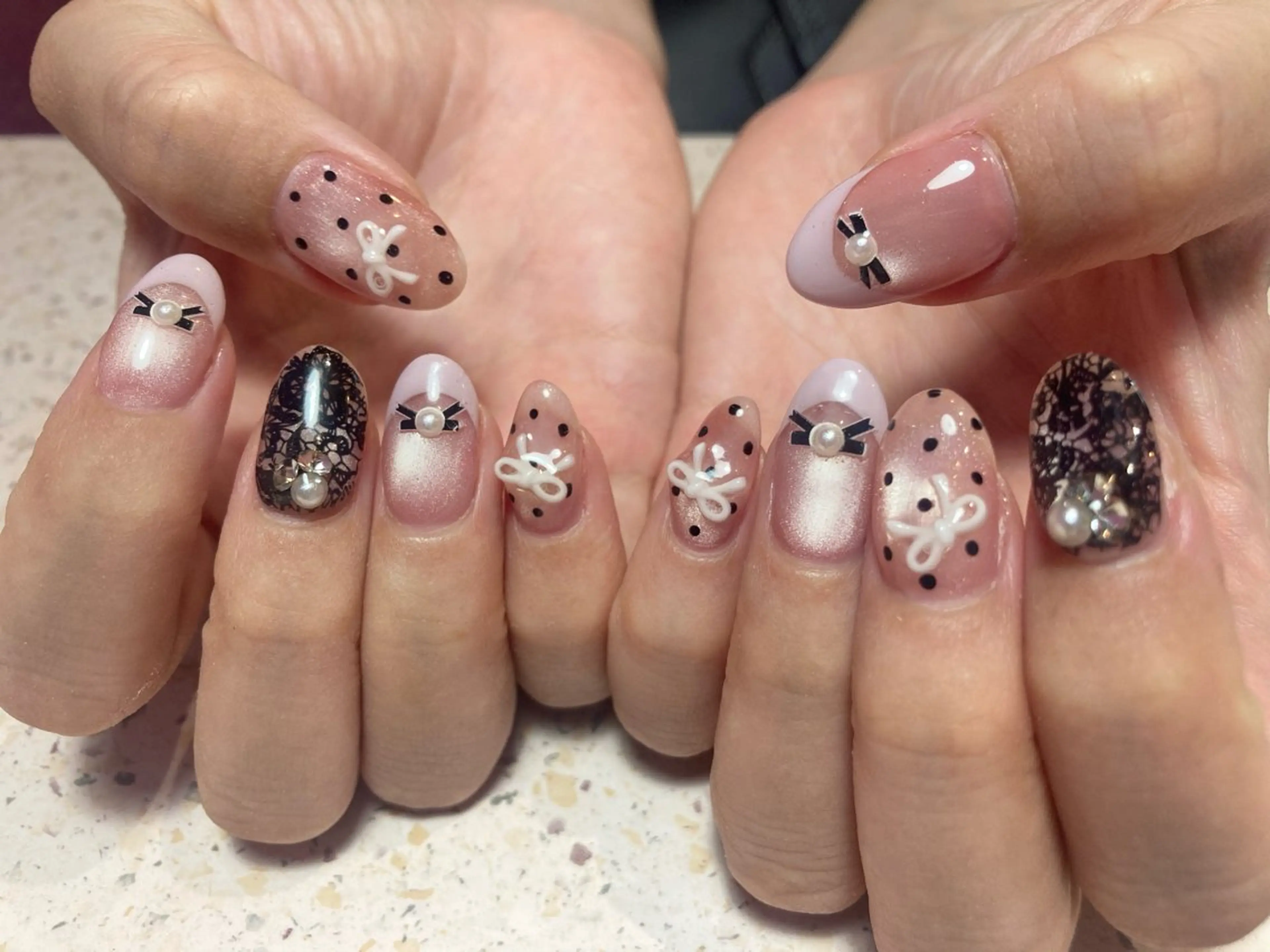 ネイル キラキラ オメメのネイルデザイン