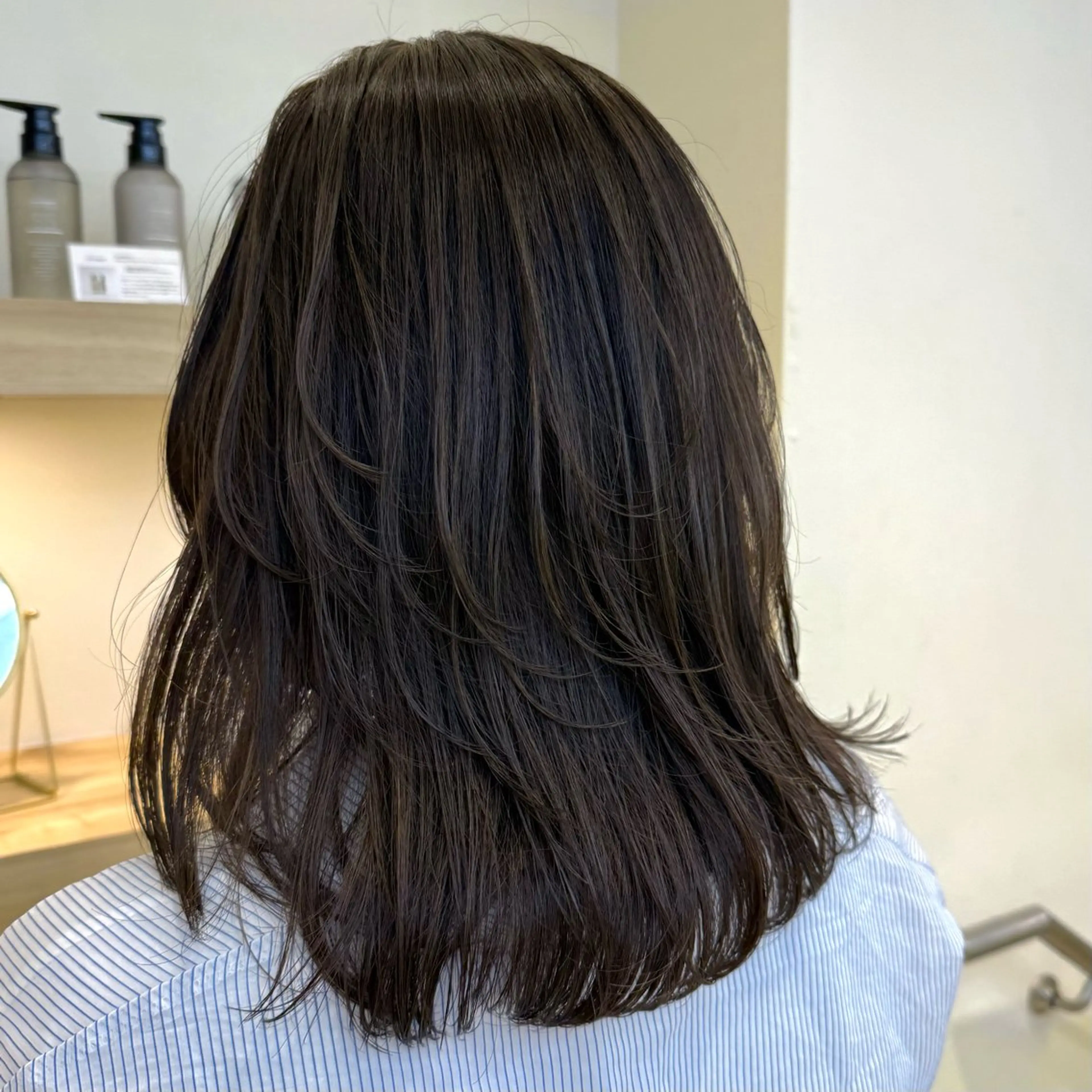 ミディアム 井木 絢香 ✂️ ミディアムカットのヘアスタイル