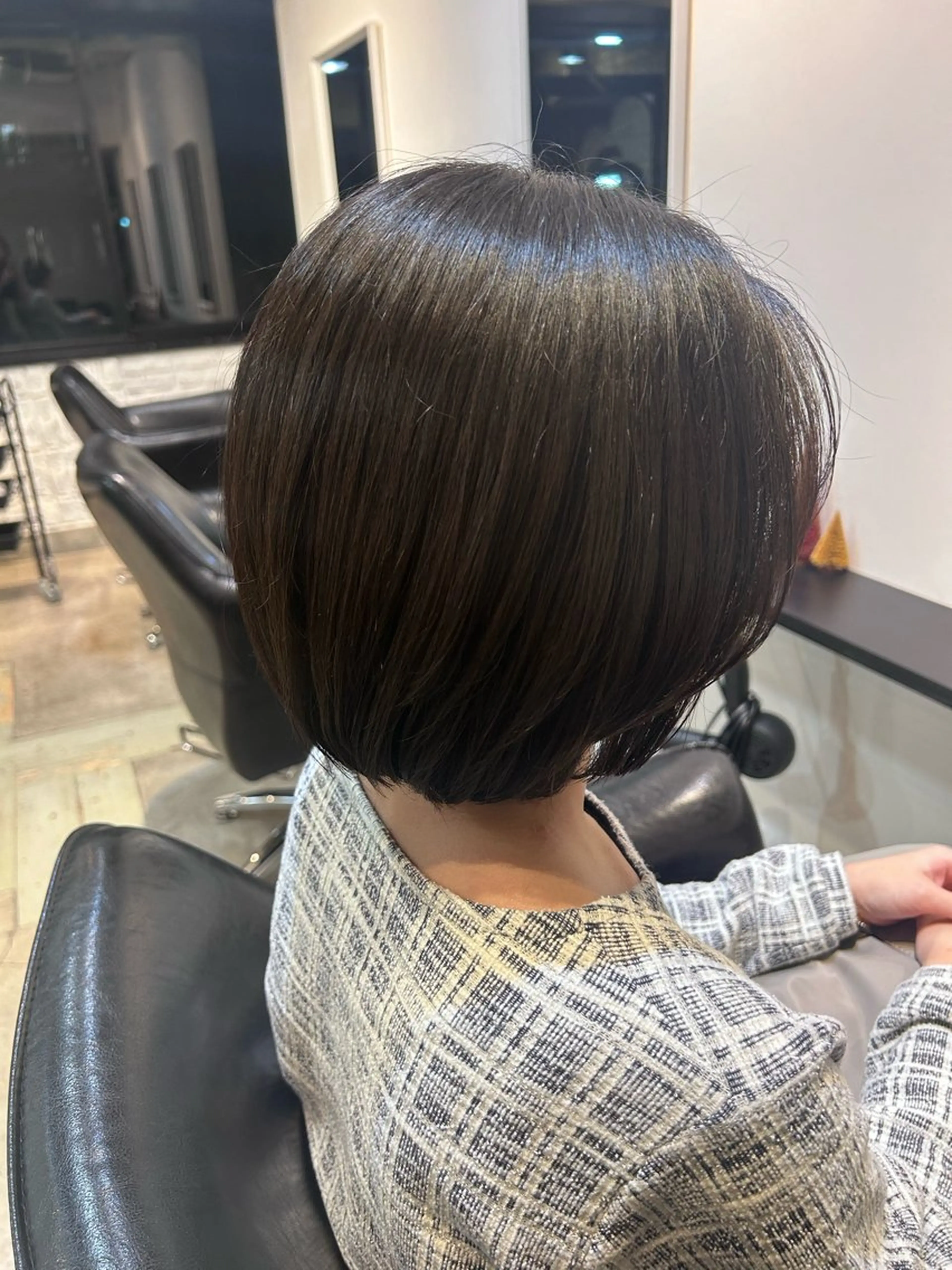 ミディアム カラー レイヤーカット 三浦 栞のヘアスタイル