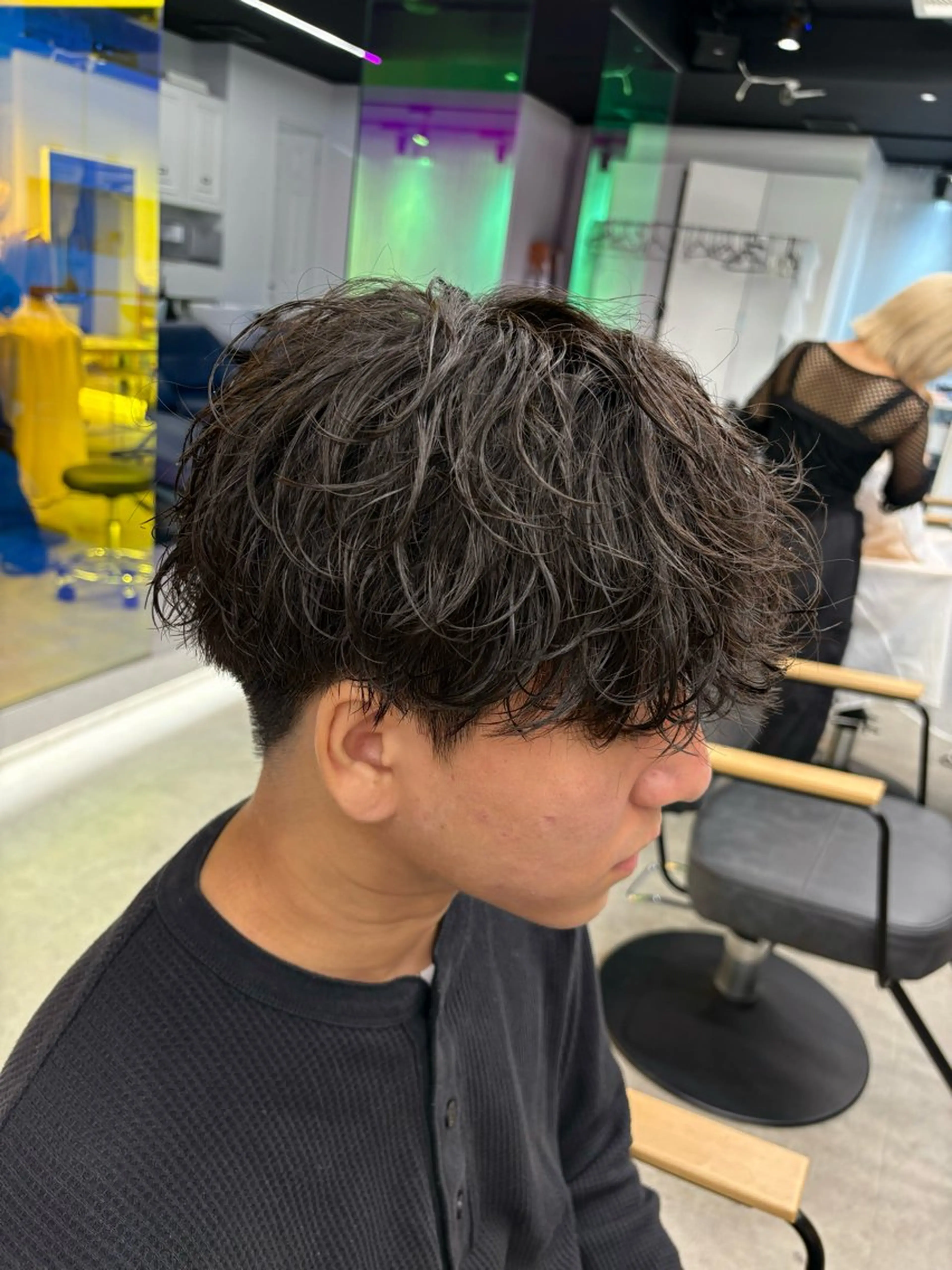 ショート パーマ メンズ メンズパーマ プードルパーマ 学生(メンズ向け) スパイキーショート 波巻きパーマ カット パーマ シャドウパーマ/ ルーズパーマ/メンズのヘアスタイル