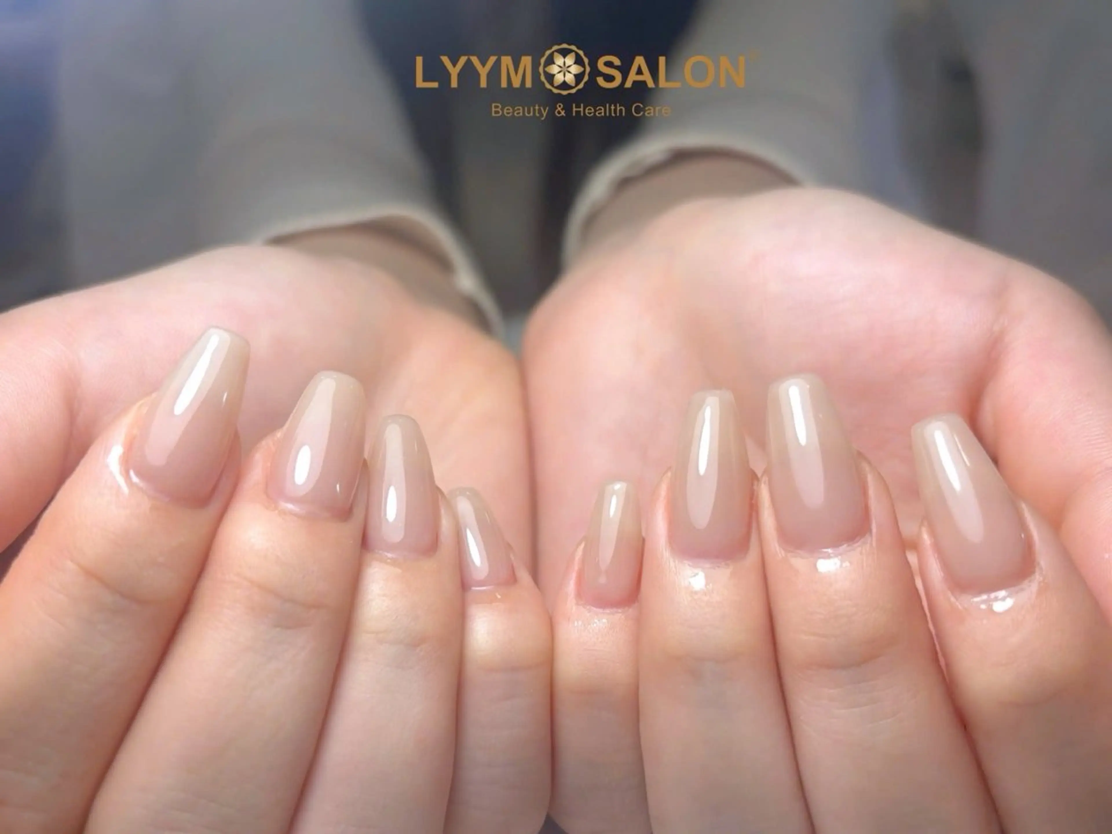 ネイル オフィスネイル ワンカラーネイル シンプルネイル ハンドネイル LYYM Salonのネイルデザイン