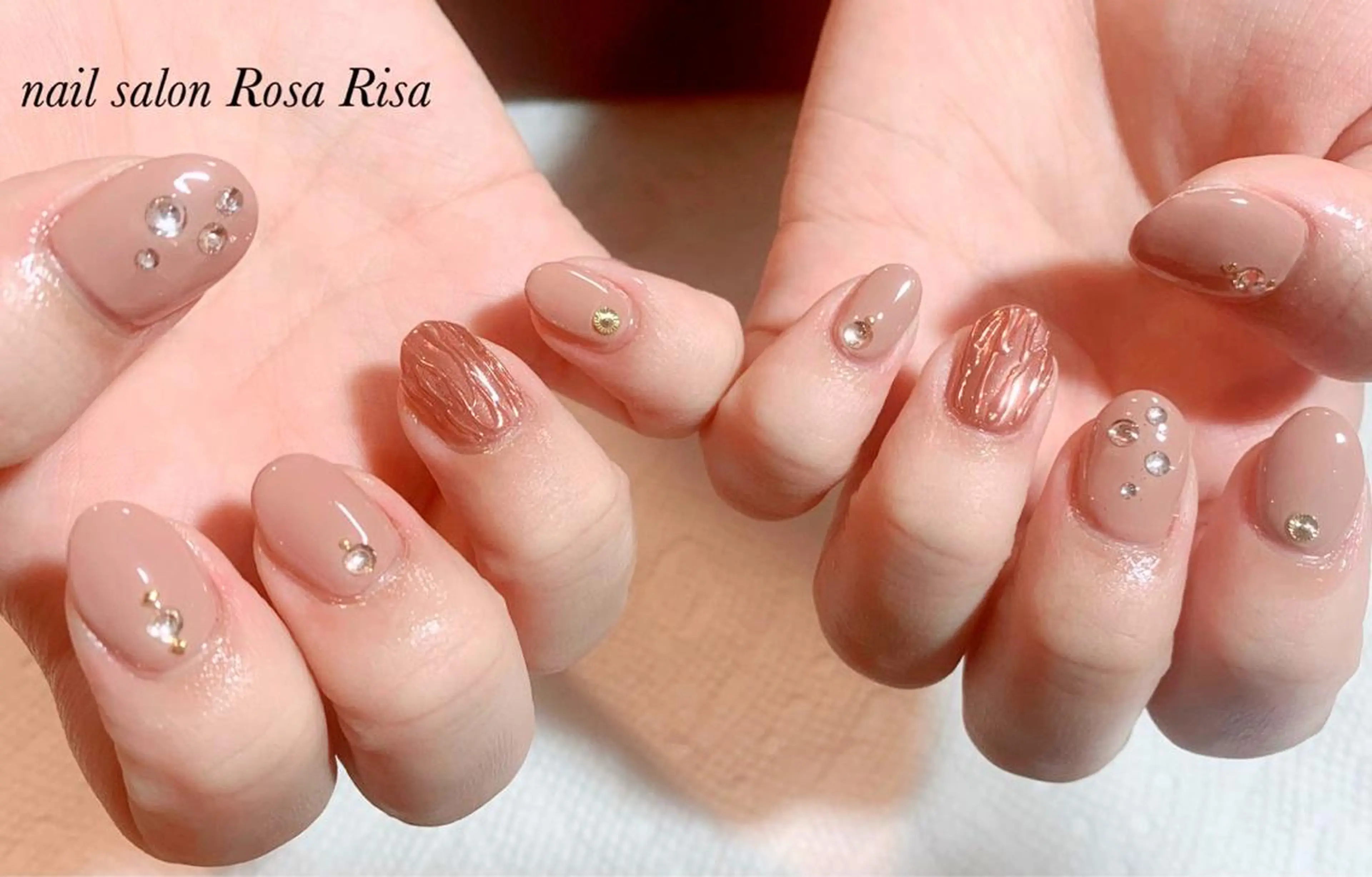 ミディアム ネイル ストーンネイル ネイルスタジオ シェイクユアハンズのネイルデザイン