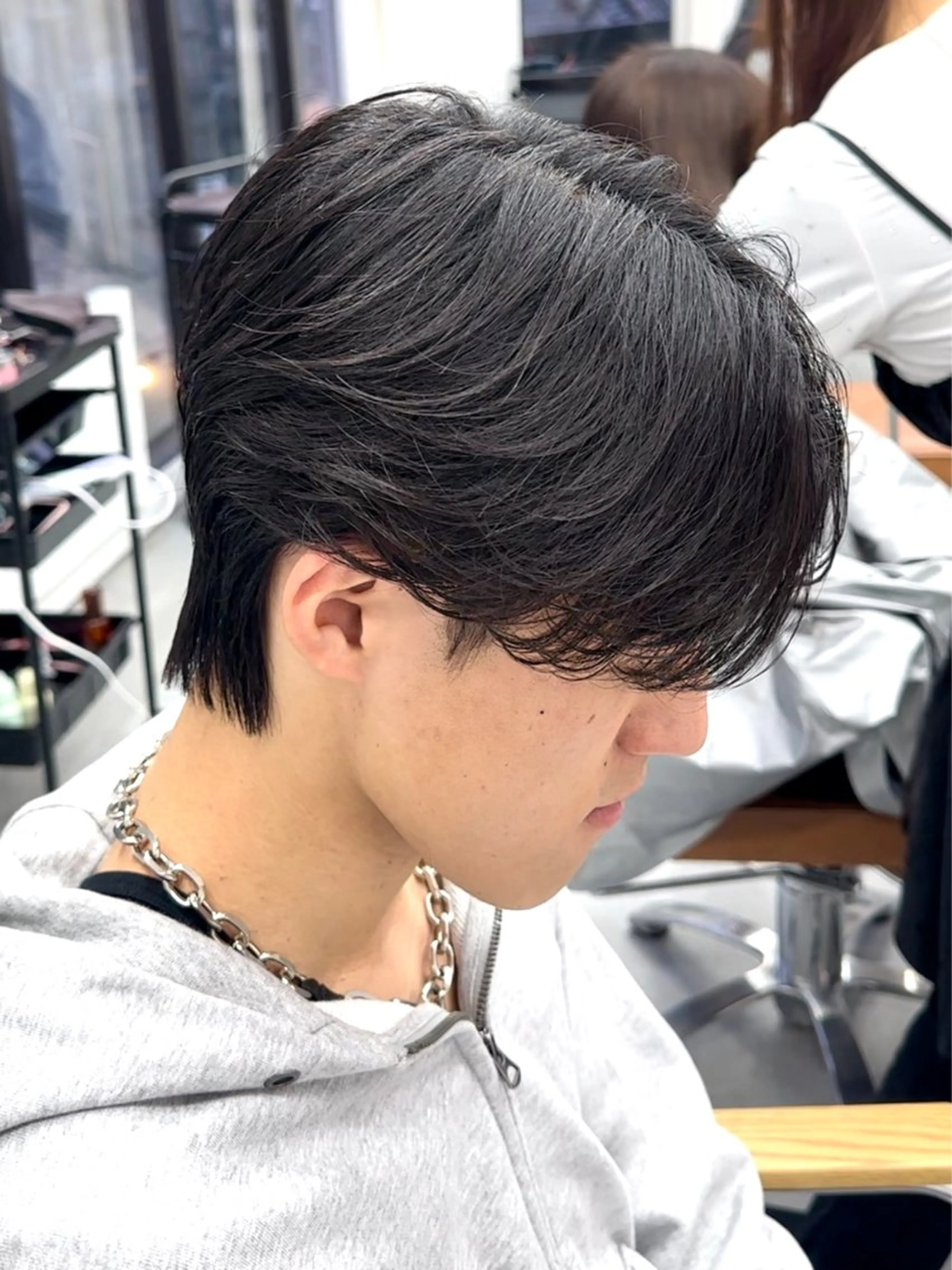 メンズ メンズブリーチ センターパート メンズパーマ SALOWIN渋谷caldo店B1所属・岐津公太 メンズ縮毛矯正のプロのヘアスタイル