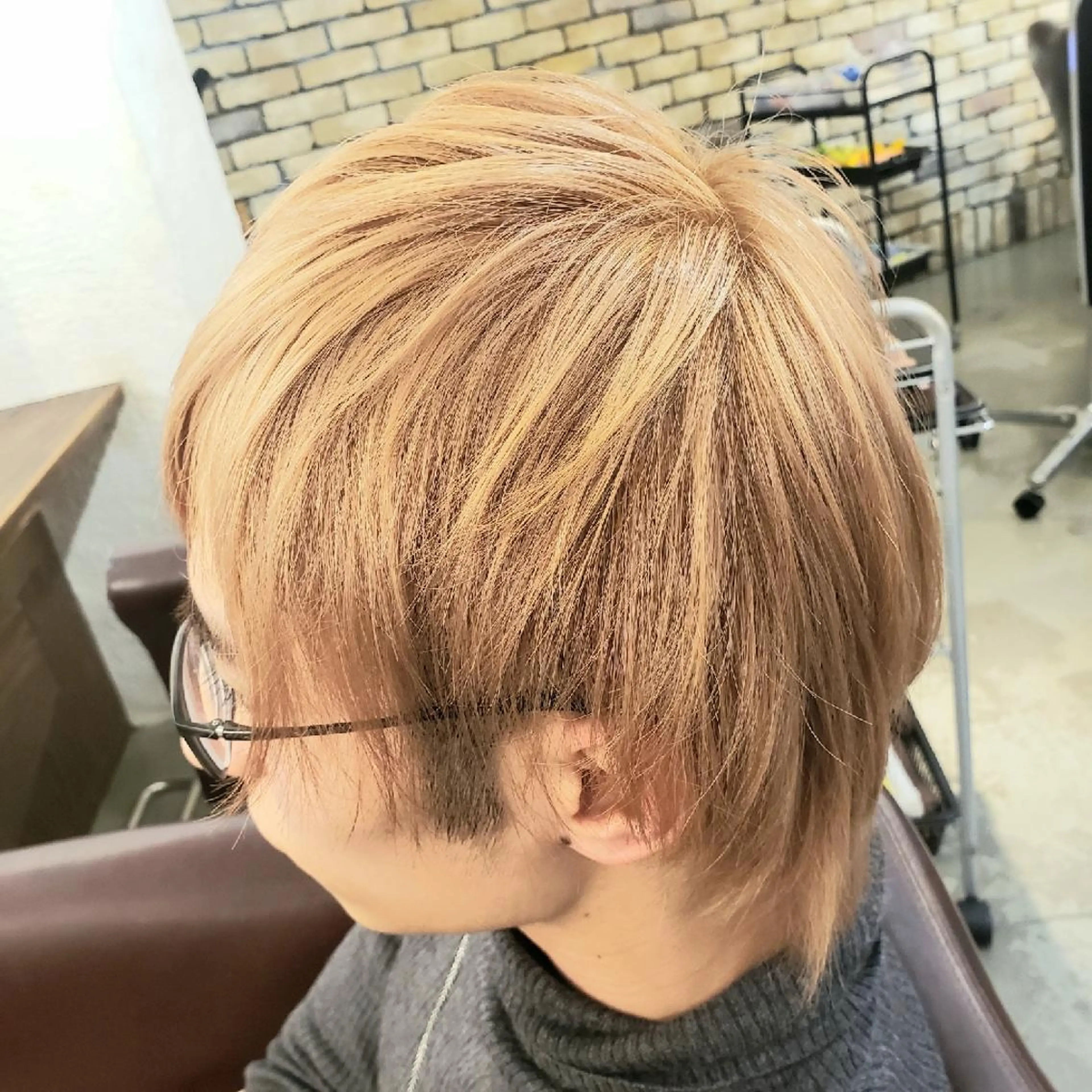 ショート ヘアカラー トリートメント 🇰🇷透明感×ハイ トーン🌟tomoのヘアスタイル