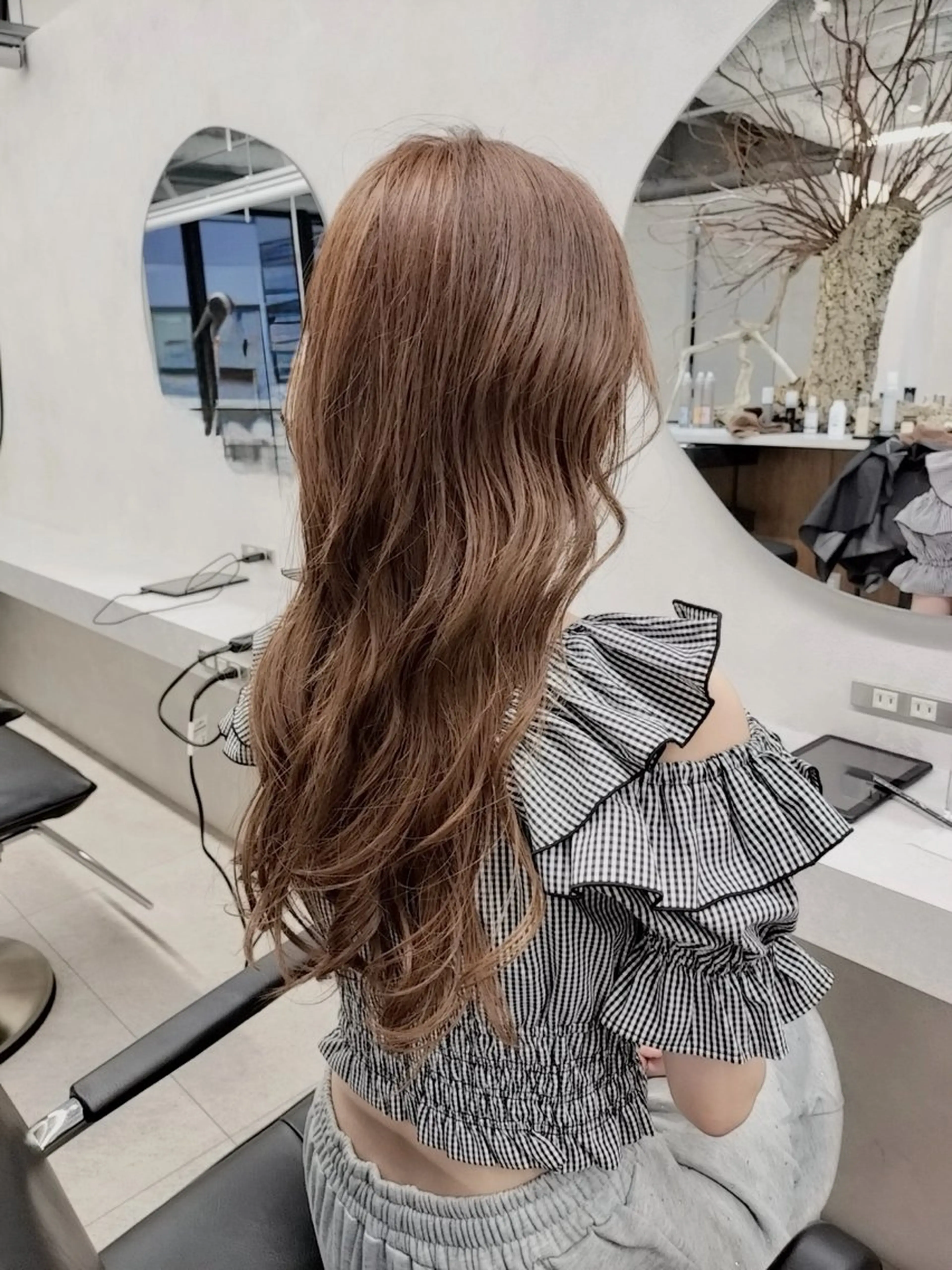 ロング カラー ベージュカラー 透明感カラー ミルクティーベージュ ボブ 顔周りカット ヘアカラー 新島 涼のヘアスタイル