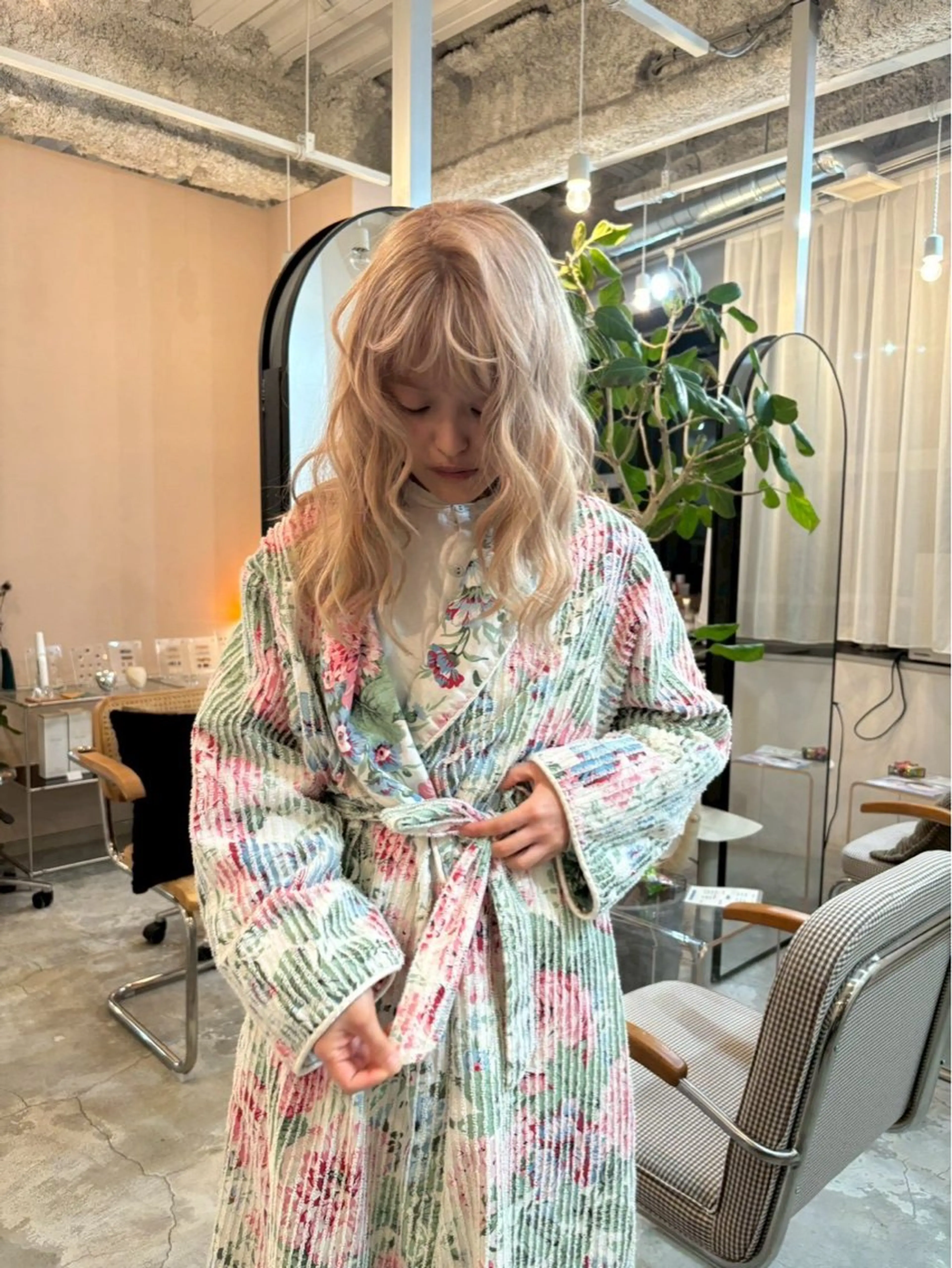 ミディアム カラー ベージュカラー 透明感カラー ハイトーンカラー 林　蓮／レイヤー /透明感カラーのヘアスタイル