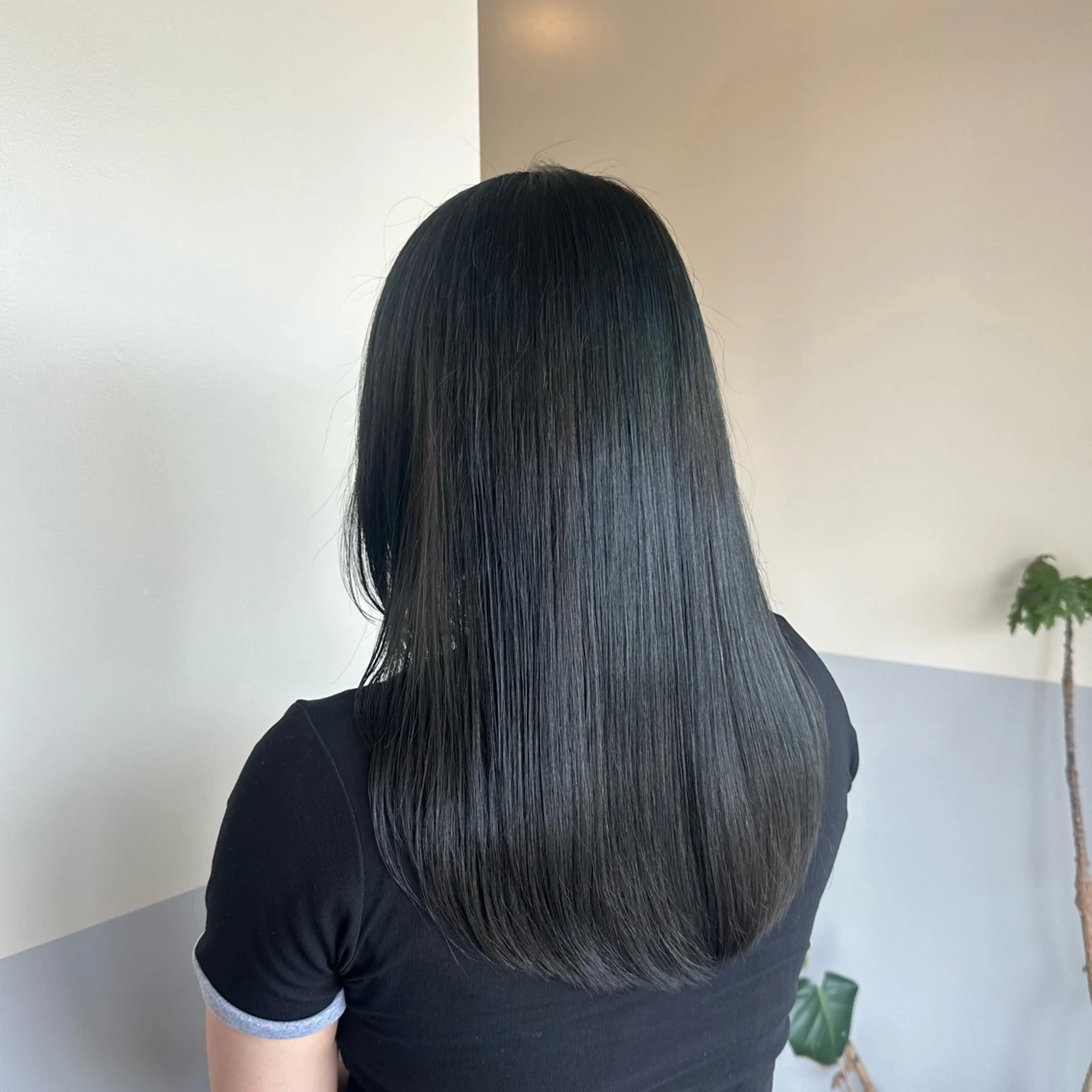 ロング カラー 黒髪 ブルーカラー ブルーブラック オレンジ basho岡本 菜那のヘアスタイル