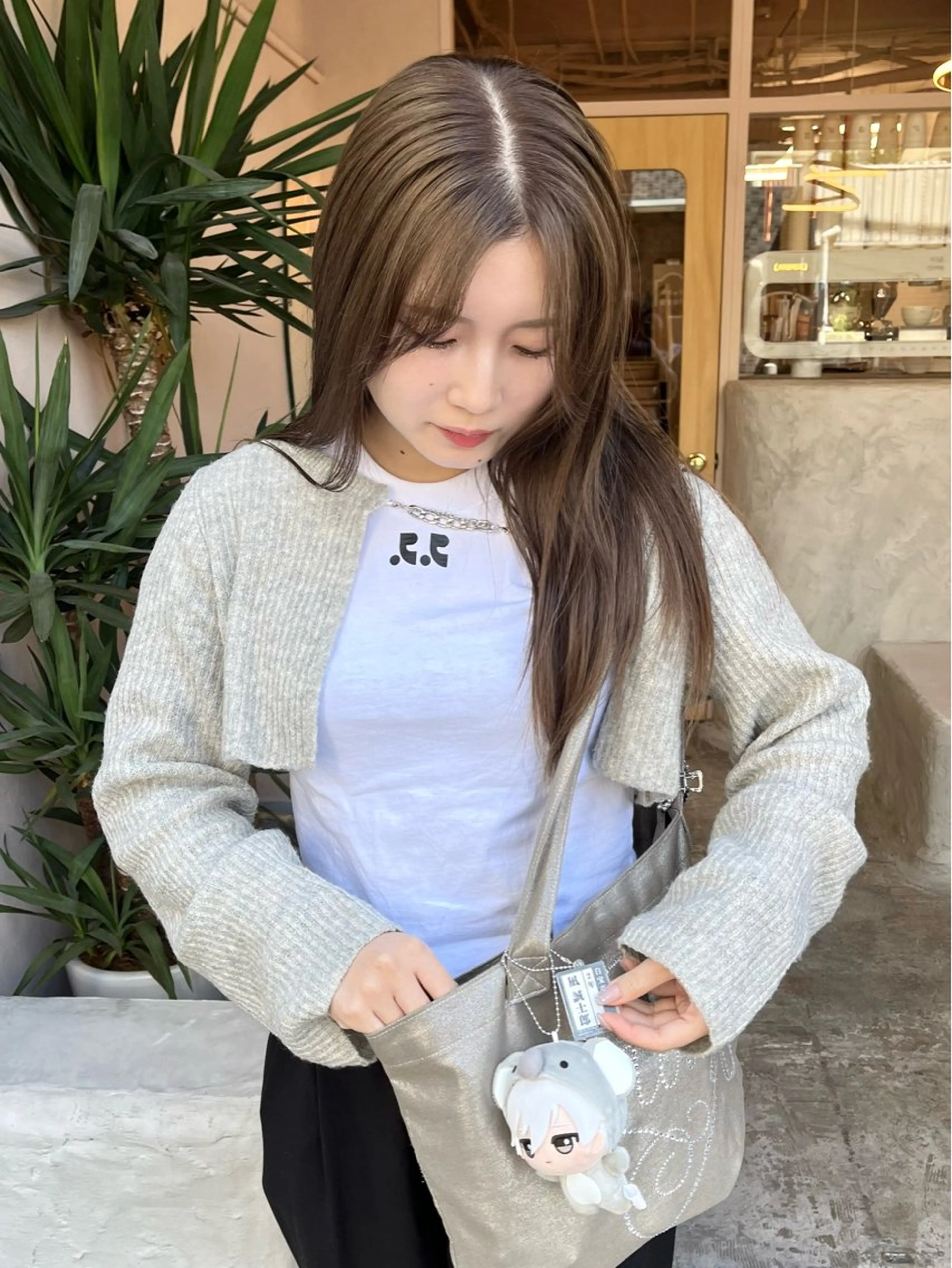 セミロング カラー ブリーチ グレージュ カット ヘアカラー トリートメント iru所属・レイヤーカット/ ハイトーン/mikiのヘアスタイル