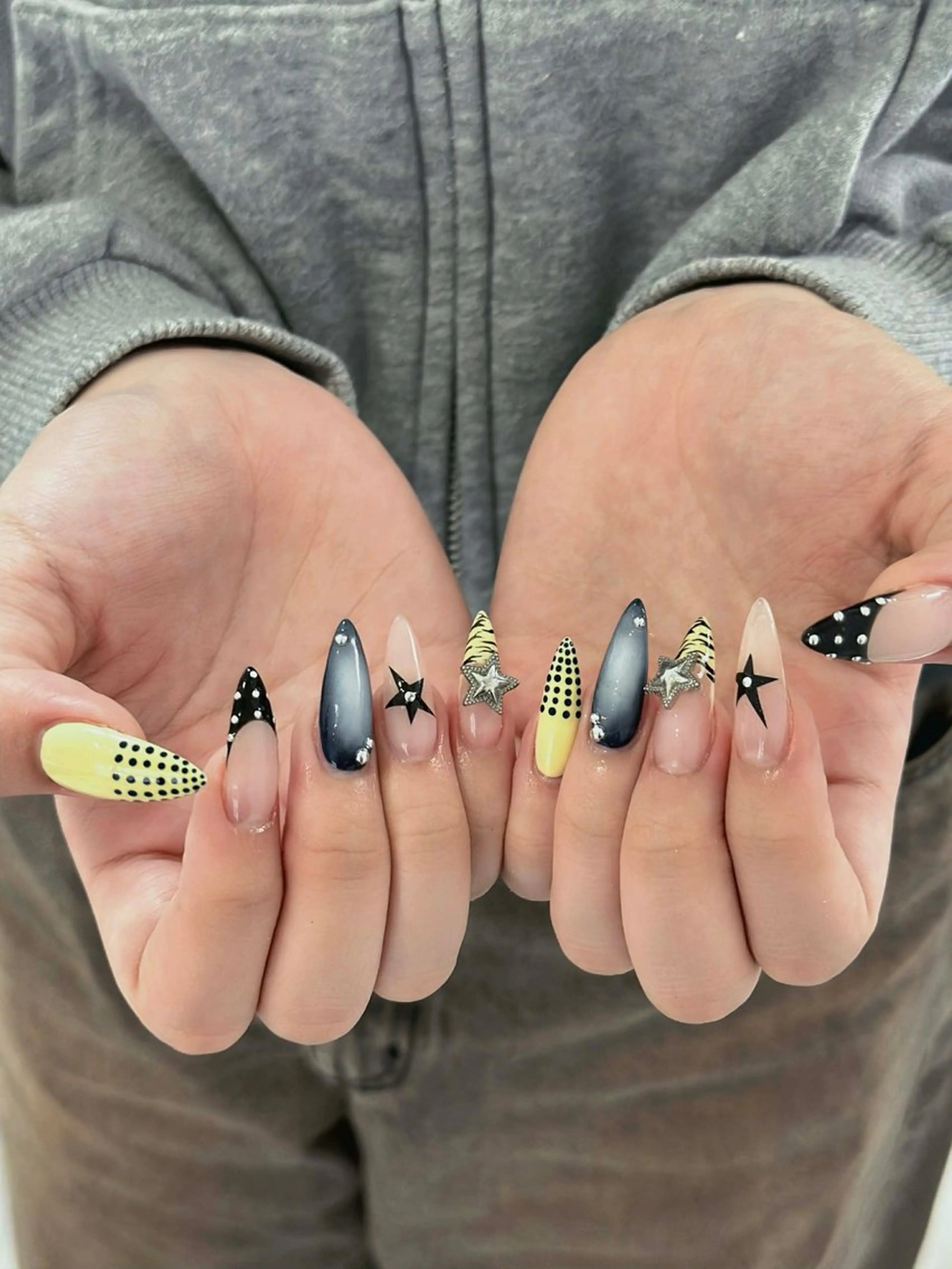 ネイル オーロラネイル ボルドー ブラウン 氷ネイル・うるうるネイル キラキラネイル ハンドネイル Julli NailStudioのネイルデザイン