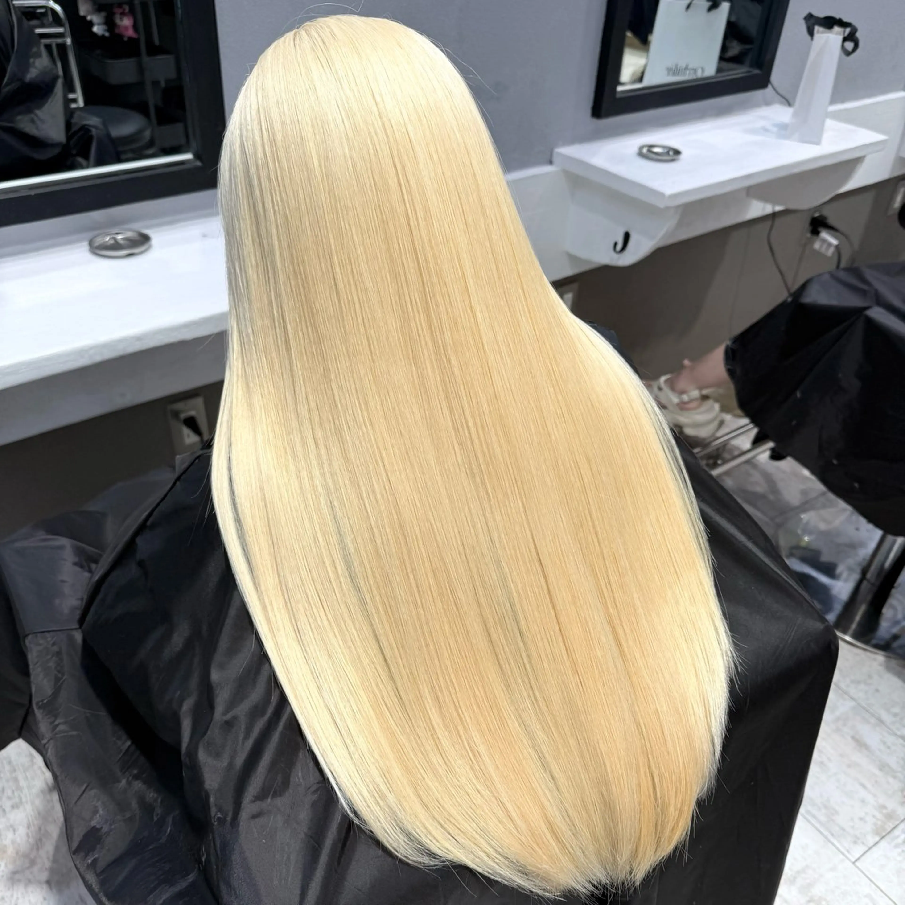 セミロング カラー ベージュカラー ブリーチ ブロンド デザインカラー グレージュ ヘアカラー トリートメント ケアブリーチ/ 髪質改善/上質艶髪のヘアスタイル