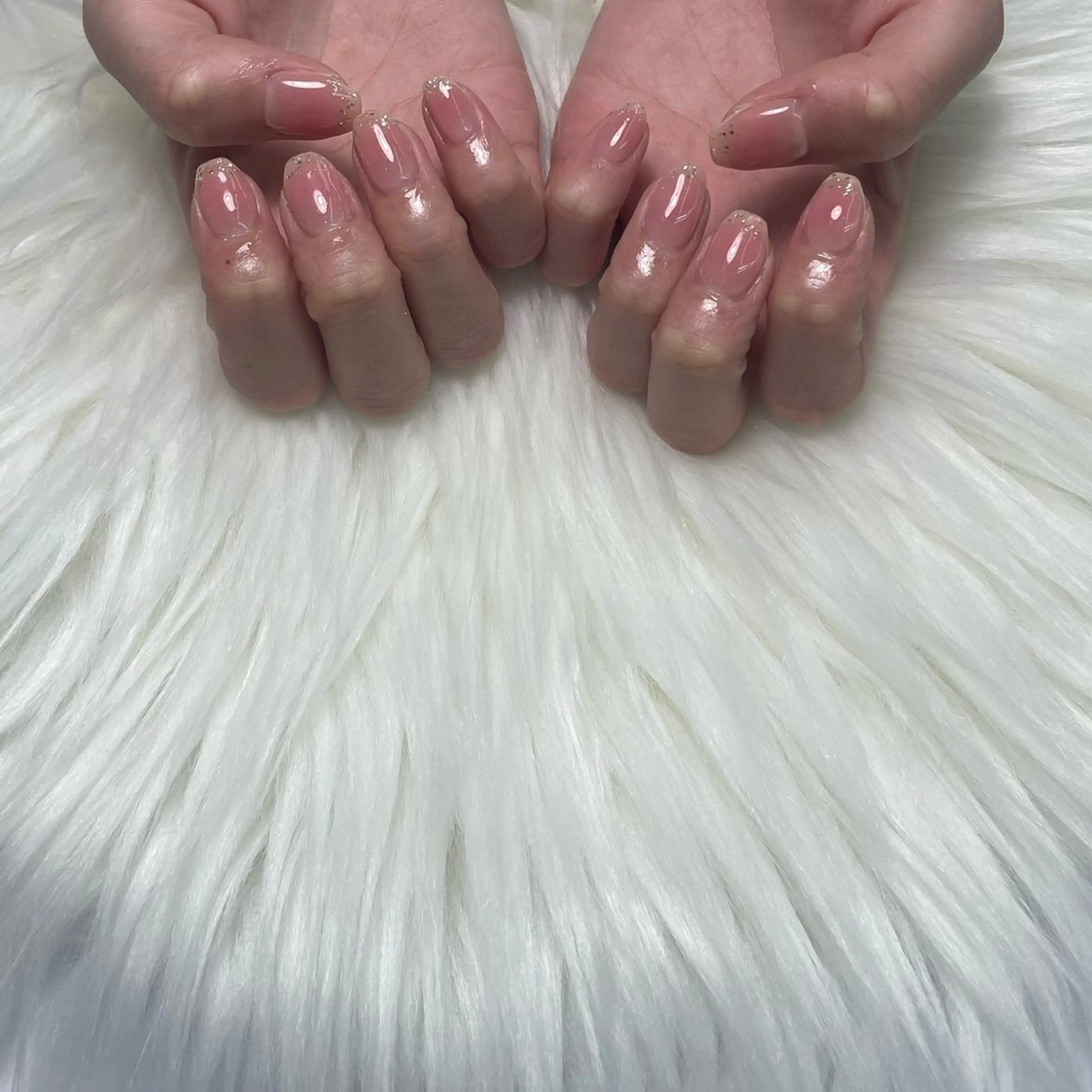 ネイル ジェルネイル ラメ(グリッター) オフィスネイル ピンク シンプルネイル ハンドネイル Queen Stella所属・Quee Stllaのネイルデザイン